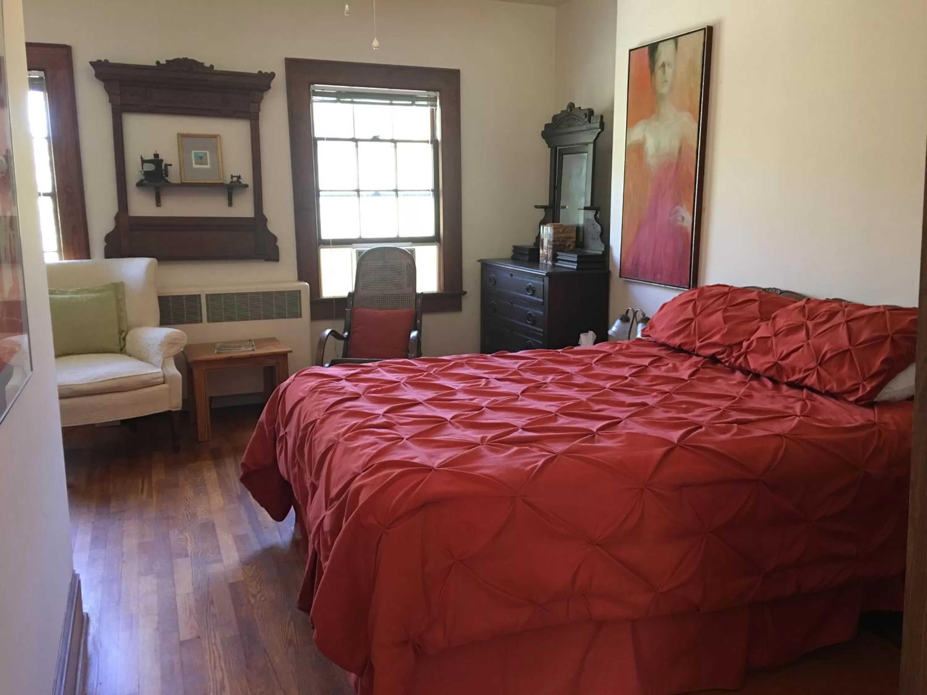 Bed in River House Inn