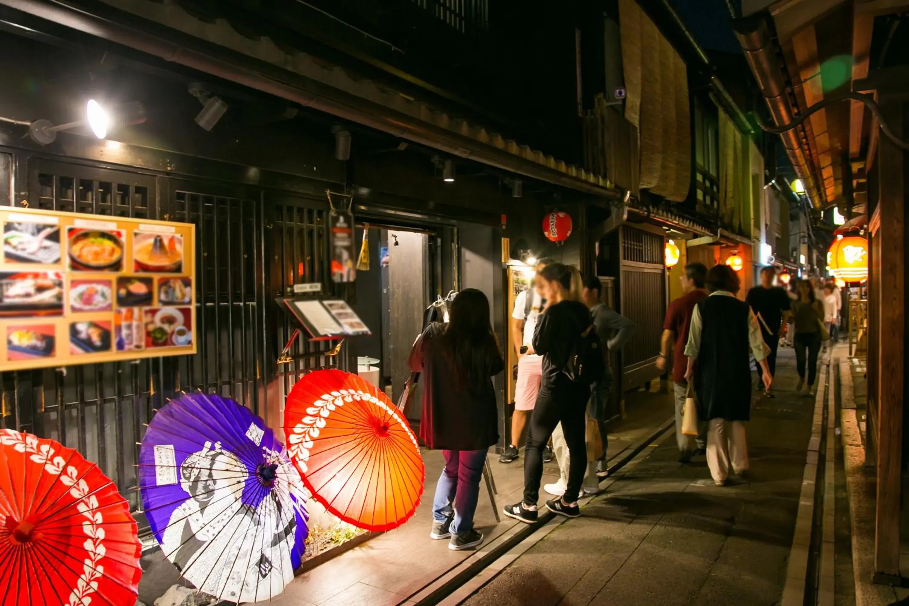 Evening entertainment in Ryokan Hostel Gion