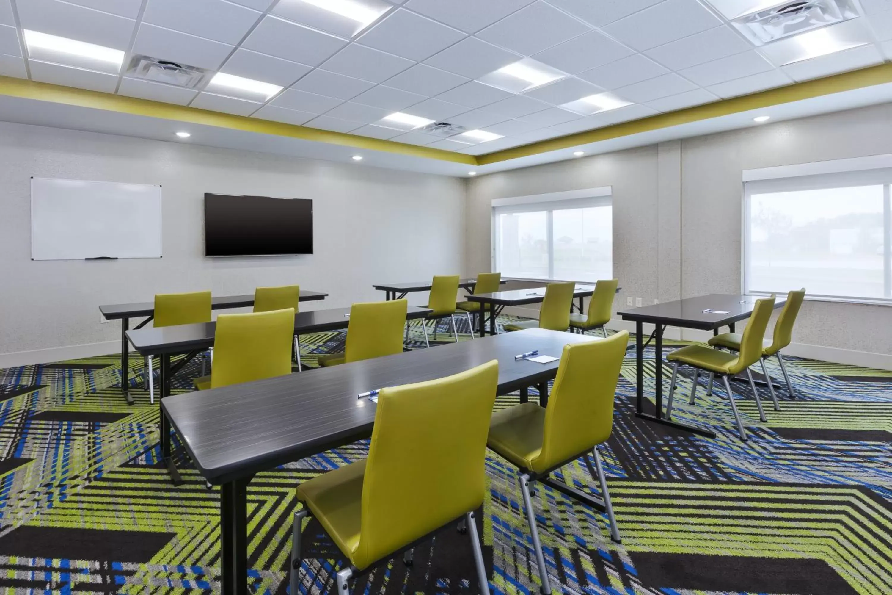 Meeting/conference room, Restaurant/Places to Eat in Holiday Inn Express & Suites - Painesville - Concord, an IHG Hotel