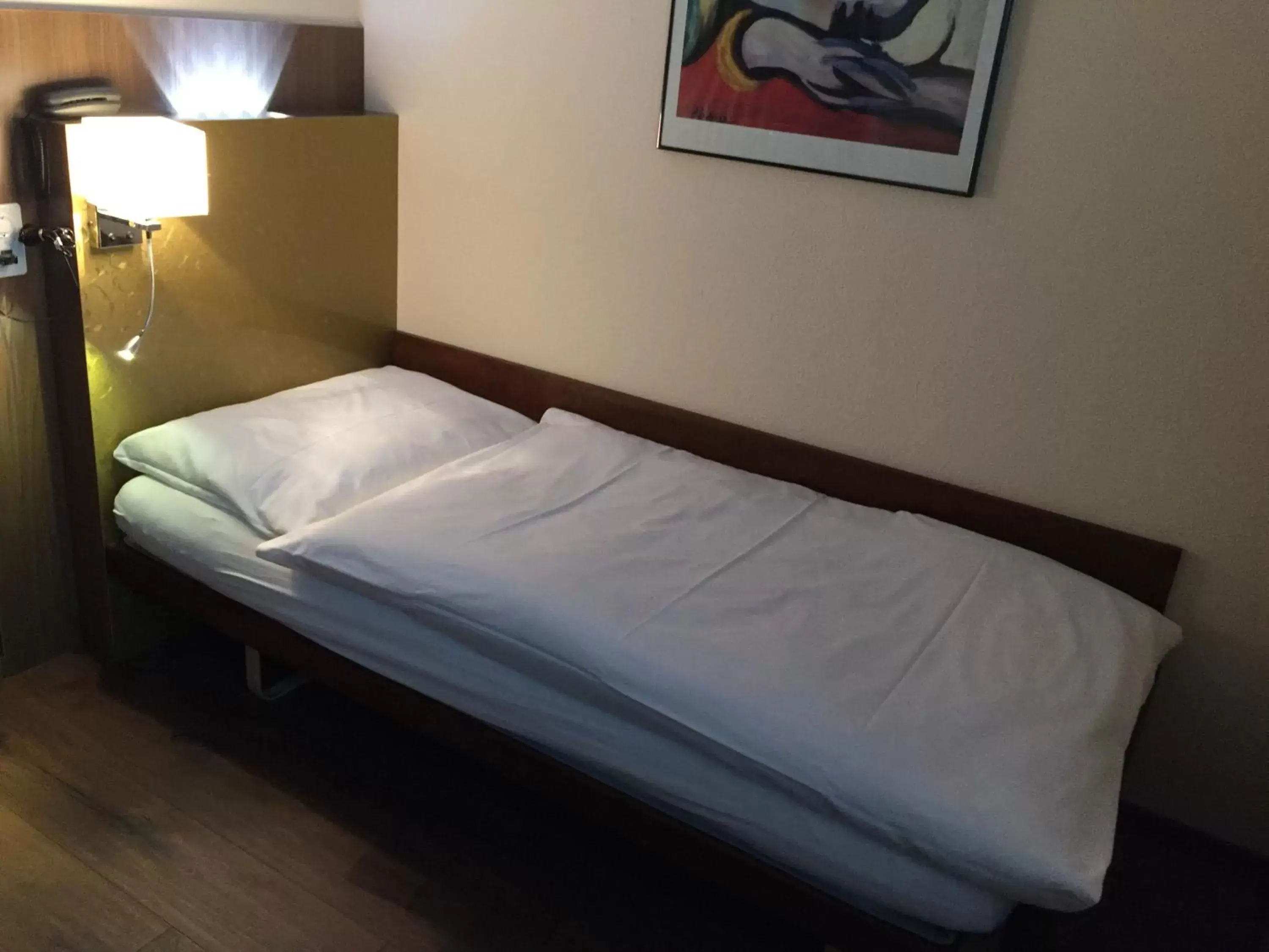 Photo of the whole room, Bed in Zys Hotel