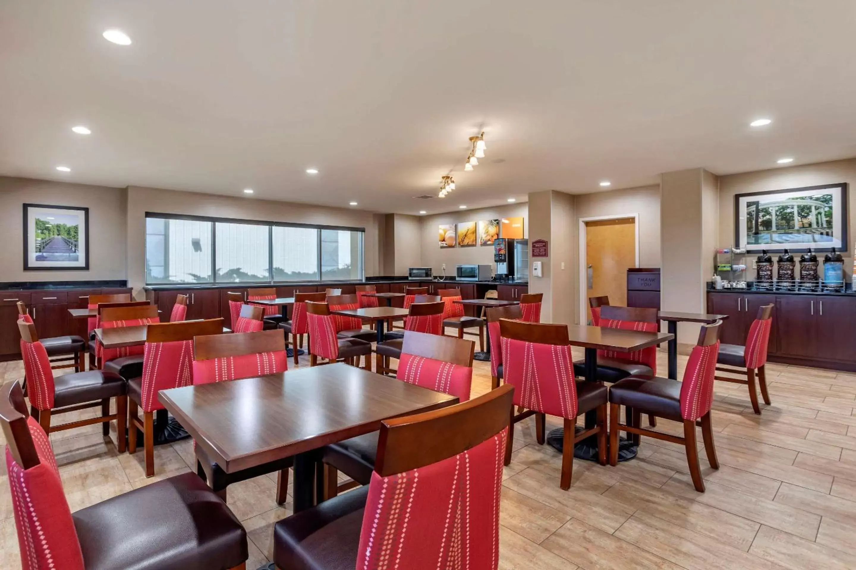 Restaurant/Places to Eat in Comfort Suites Florence Shoals Area