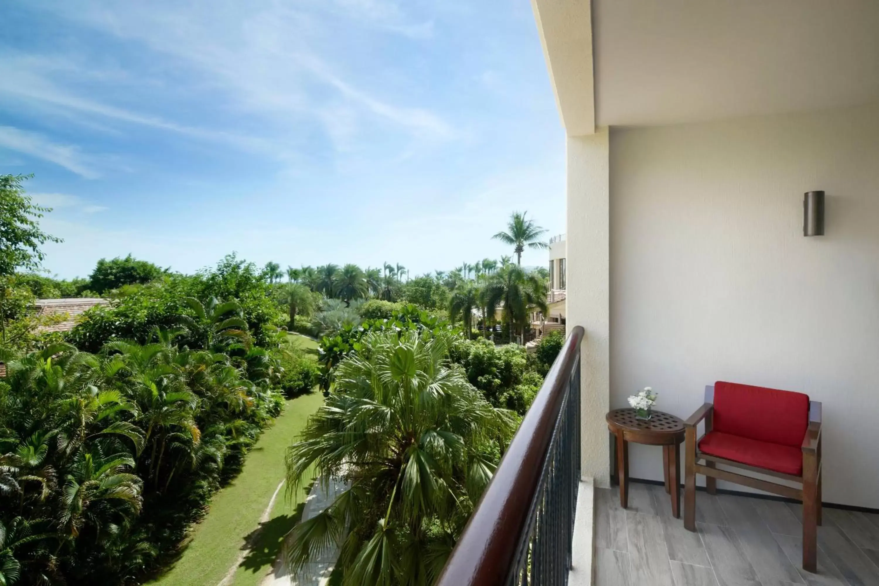 Photo of the whole room, Balcony/Terrace in Sanya Marriott Yalong Bay Resort & Spa