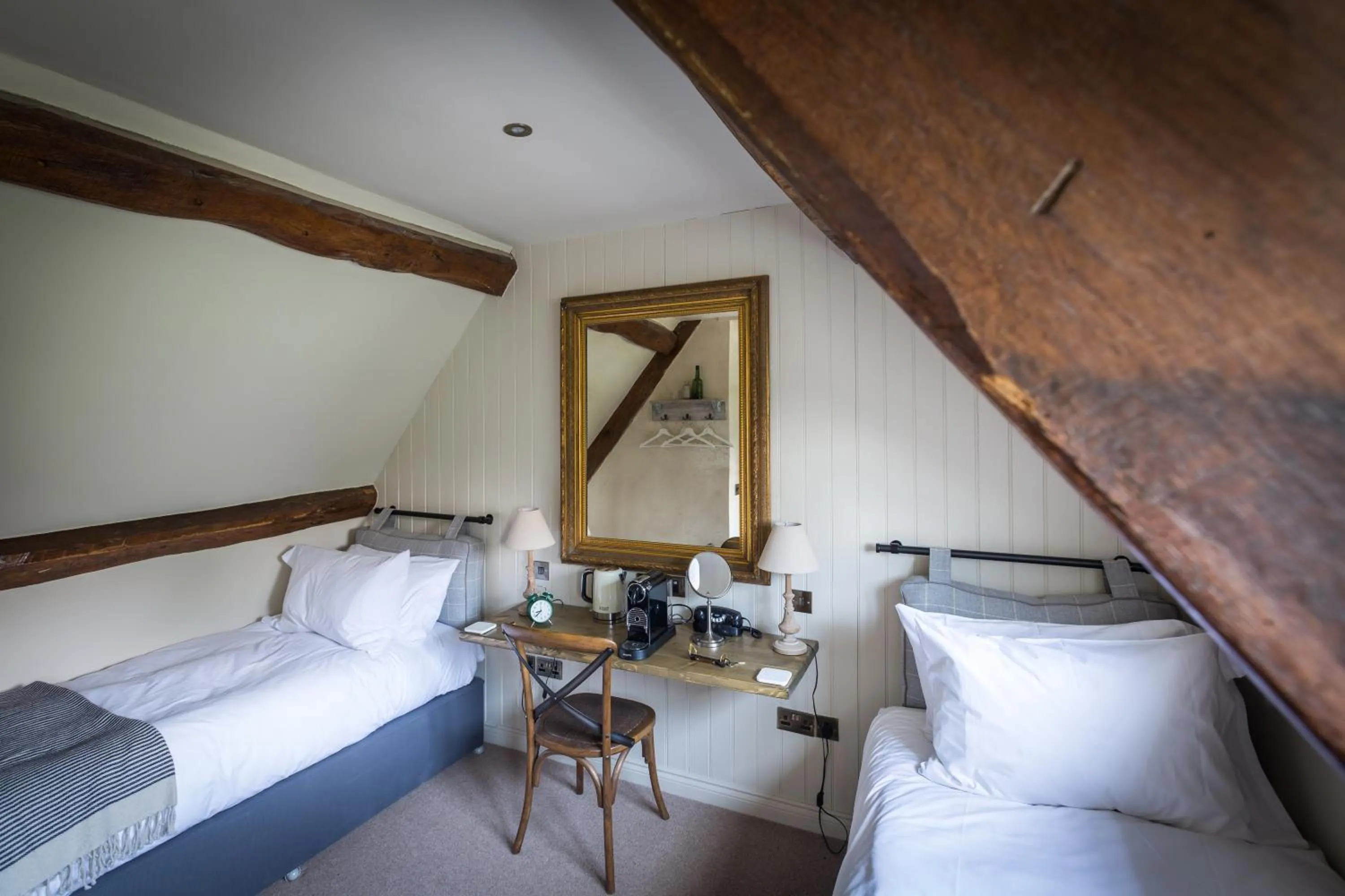 Bedroom, Bed in The Frogmill Hotel