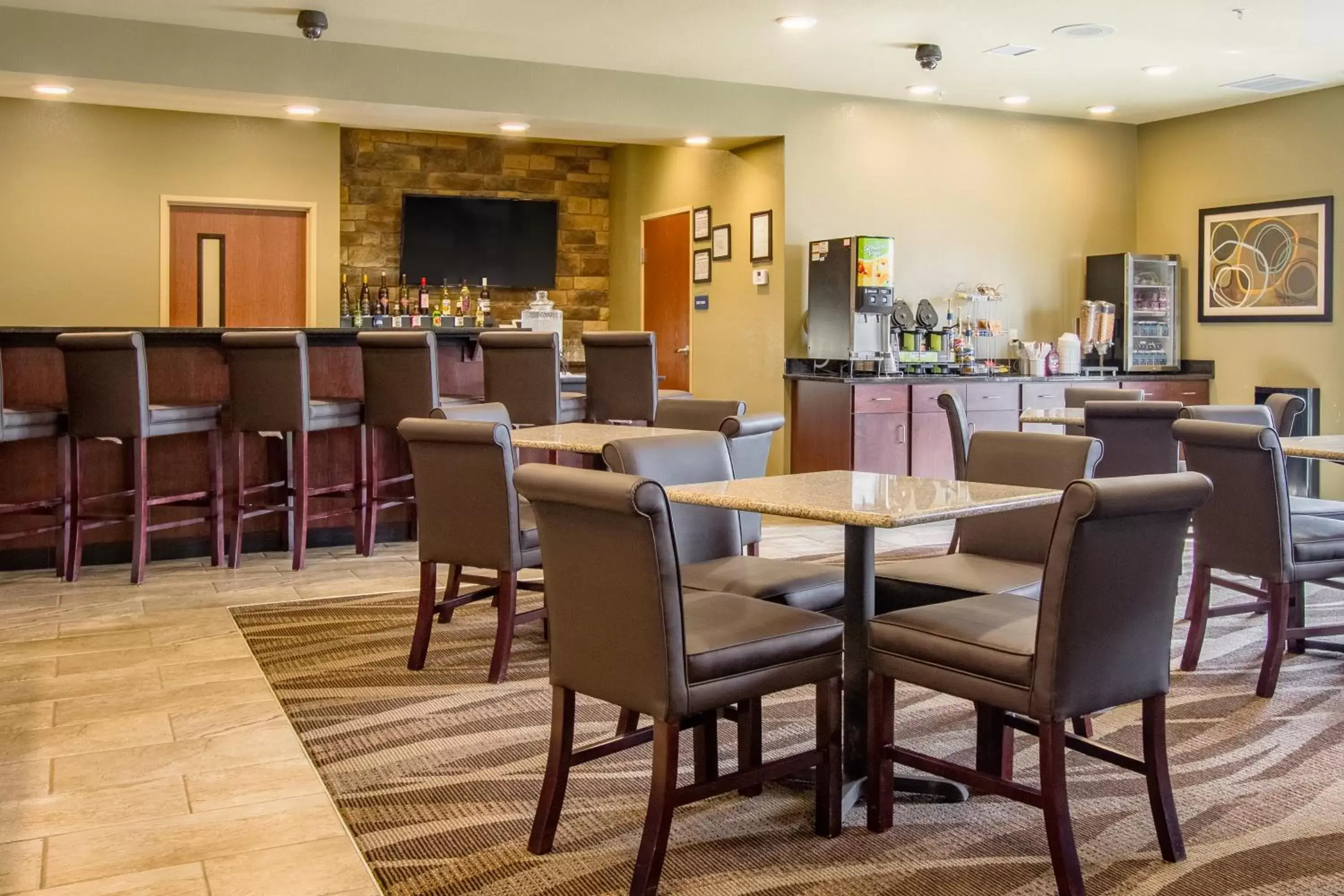 Lounge or bar, Restaurant/Places to Eat in Cobblestone Hotel & Suites - Orrville