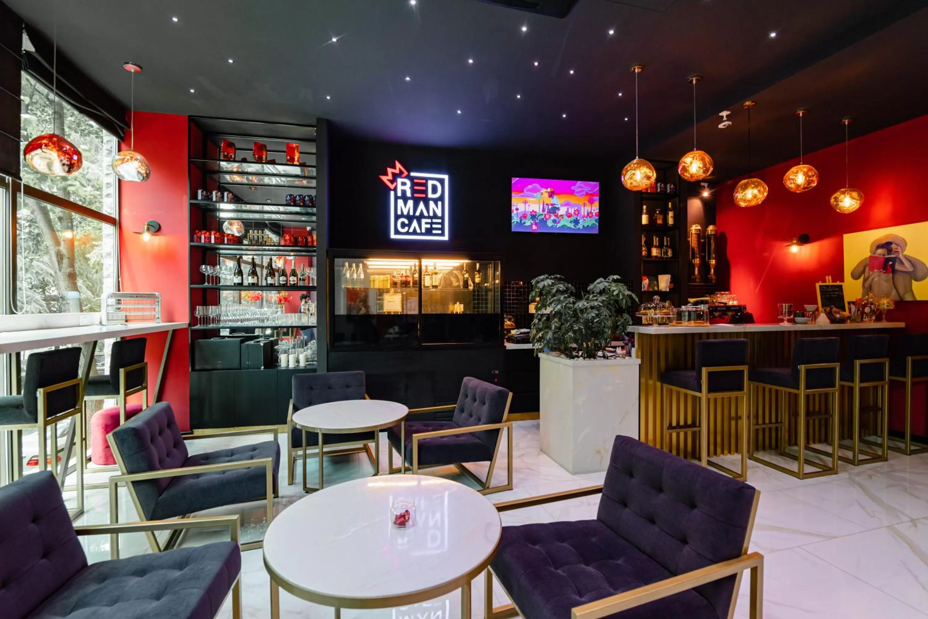 Restaurant/places to eat in Royal Plaza Hotel