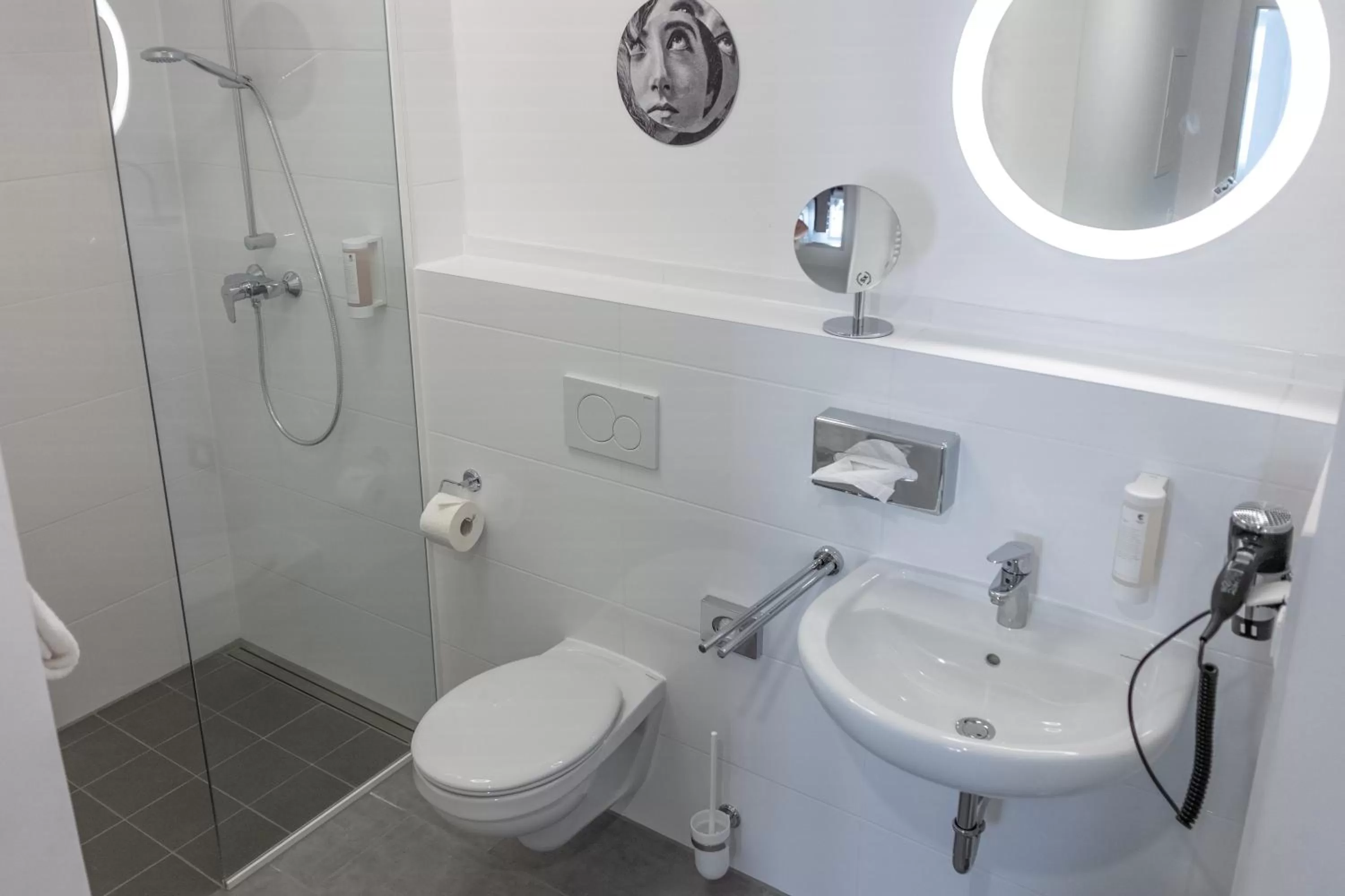 Shower in ANA Living Augsburg City Center by Arthotel ANA - Self-Service-Hotel