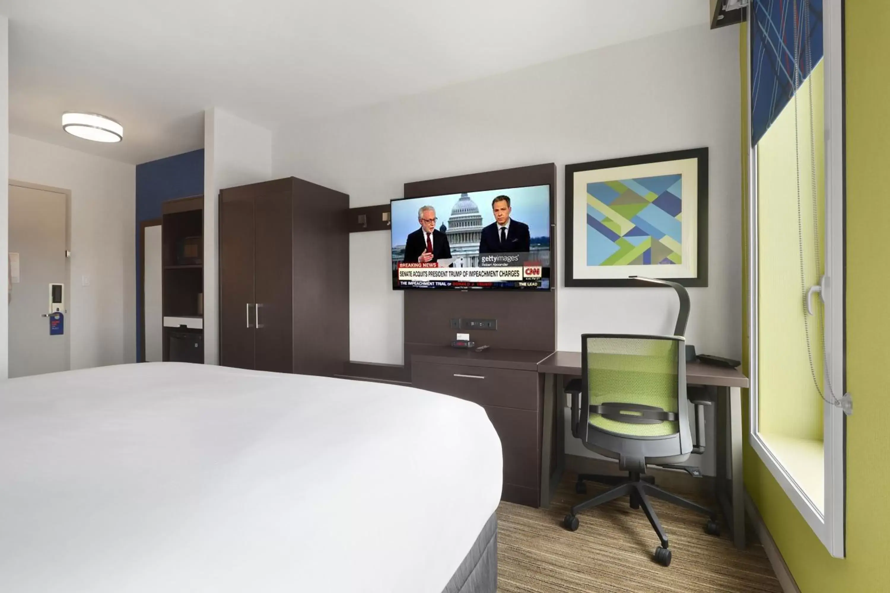 Bed, TV/Entertainment Center in Holiday Inn Express - Brooklyn - Bushwick , an IHG Hotel