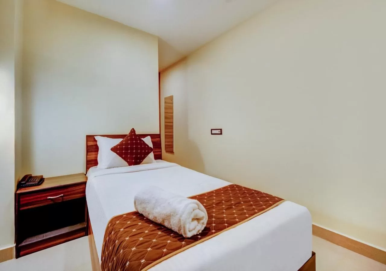 Photo of the whole room, Bed in Hotel Sai Rain Tree