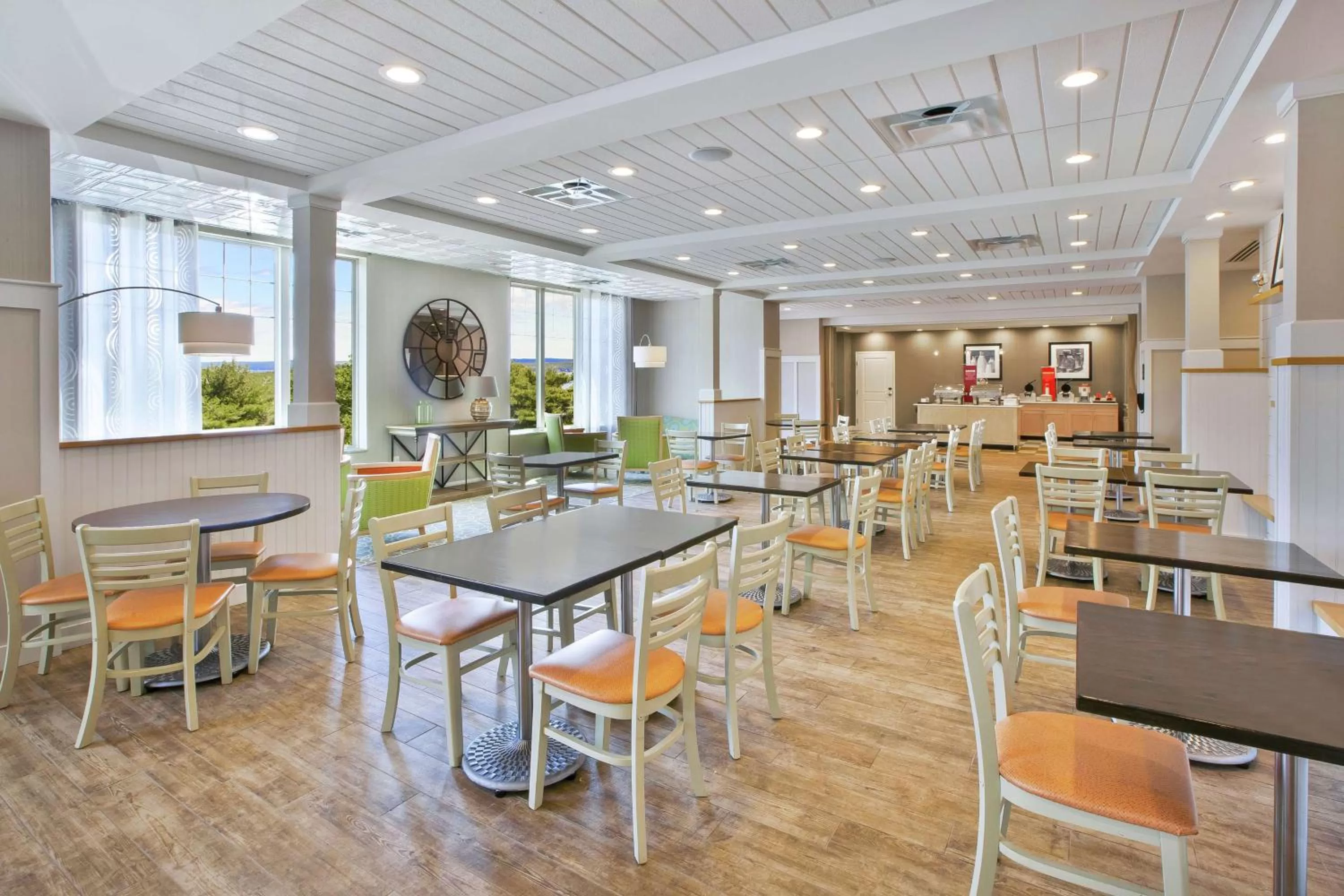 Dining area in Hampton Inn Bar Harbor