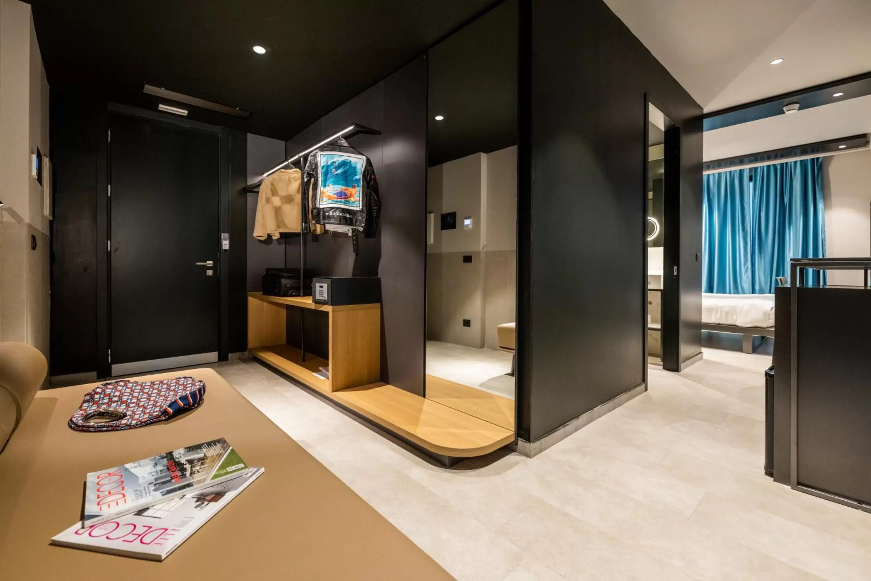 Bathroom, TV/Entertainment Center in Smart Hotel Central
