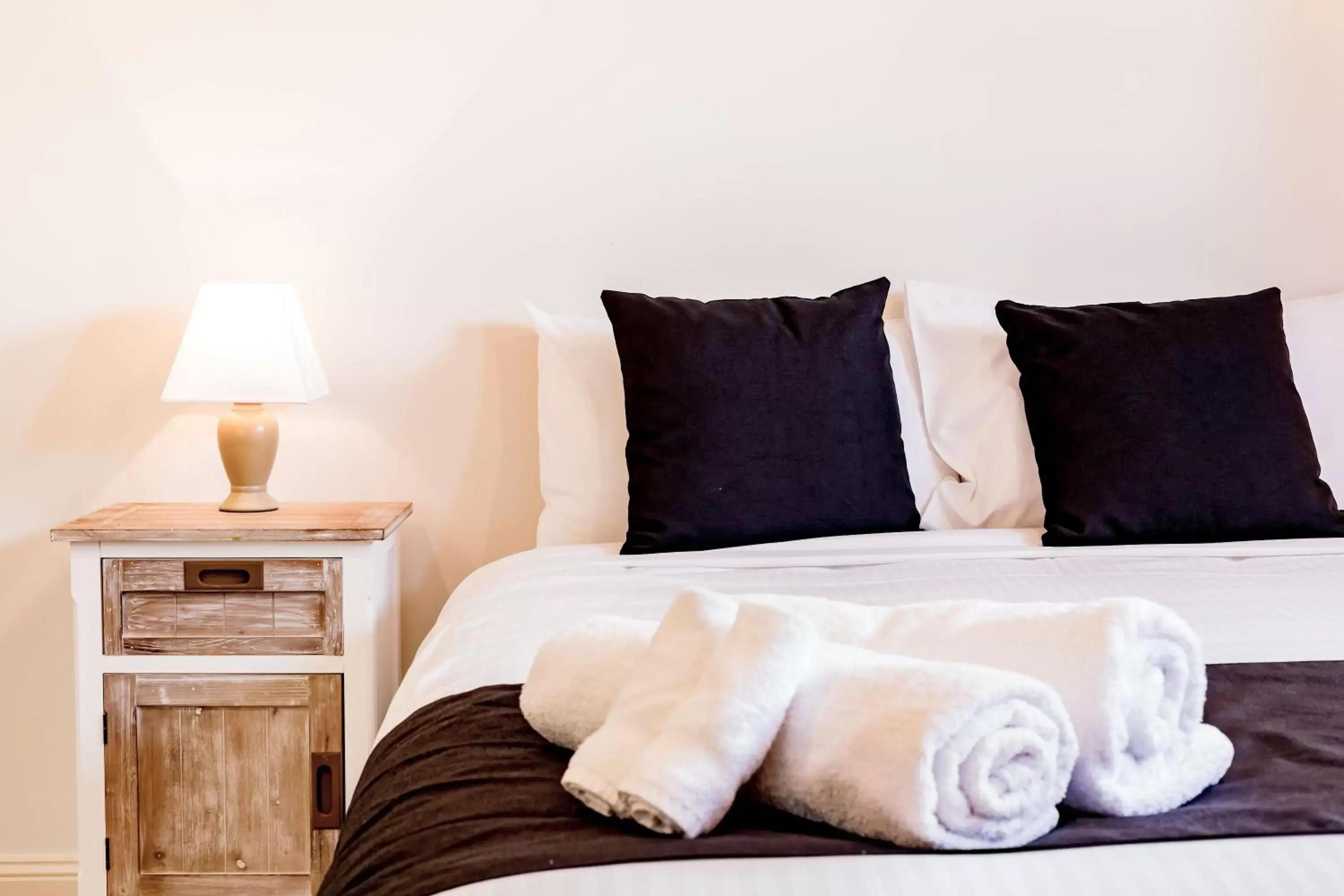 Bed in Bundanoon Country Inn Motel Bed in Bundanoon Country Inn Motel