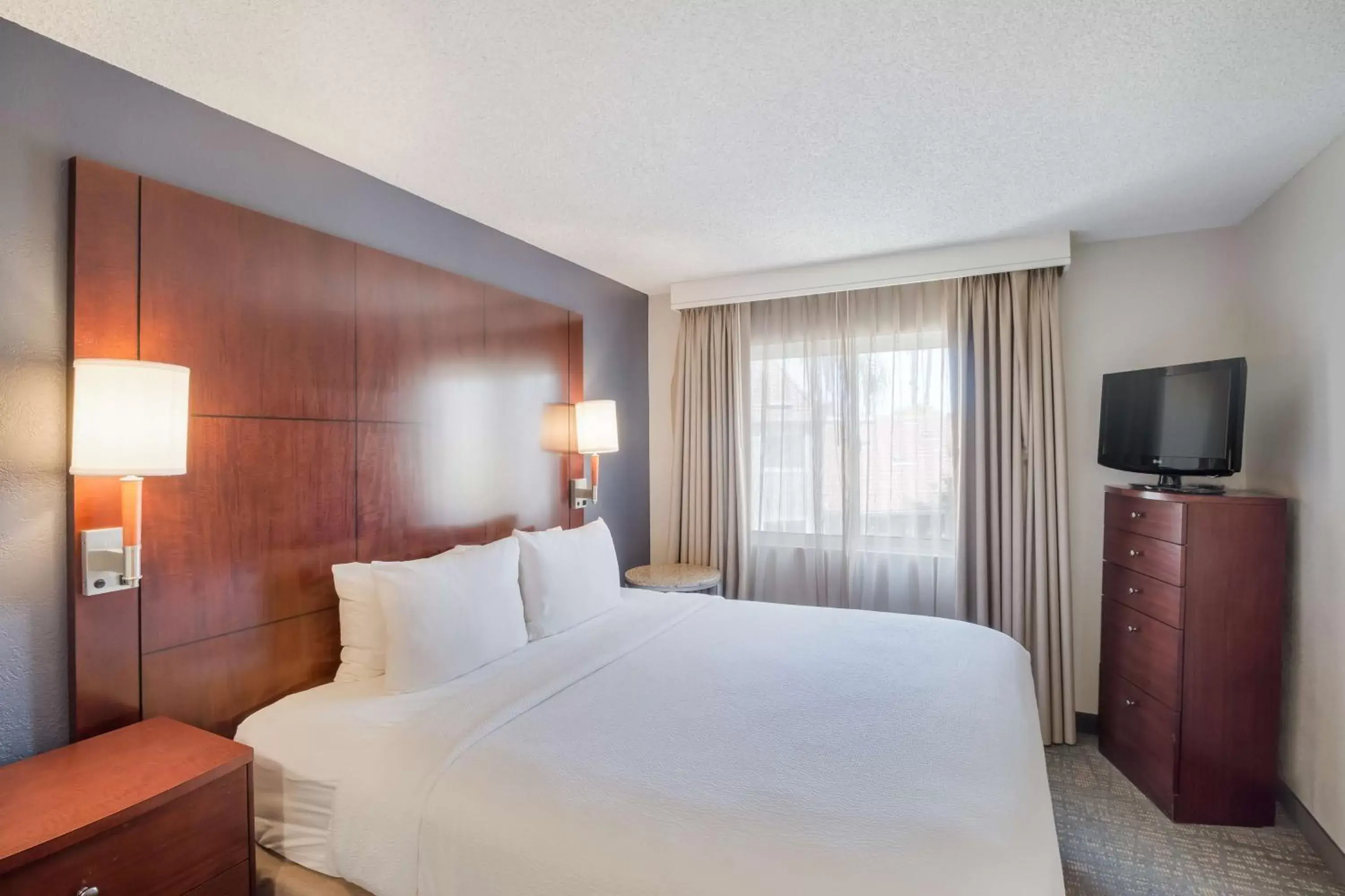 One Bedroom Suite King in Sonesta ES Suites Huntington Beach Fountain Valley