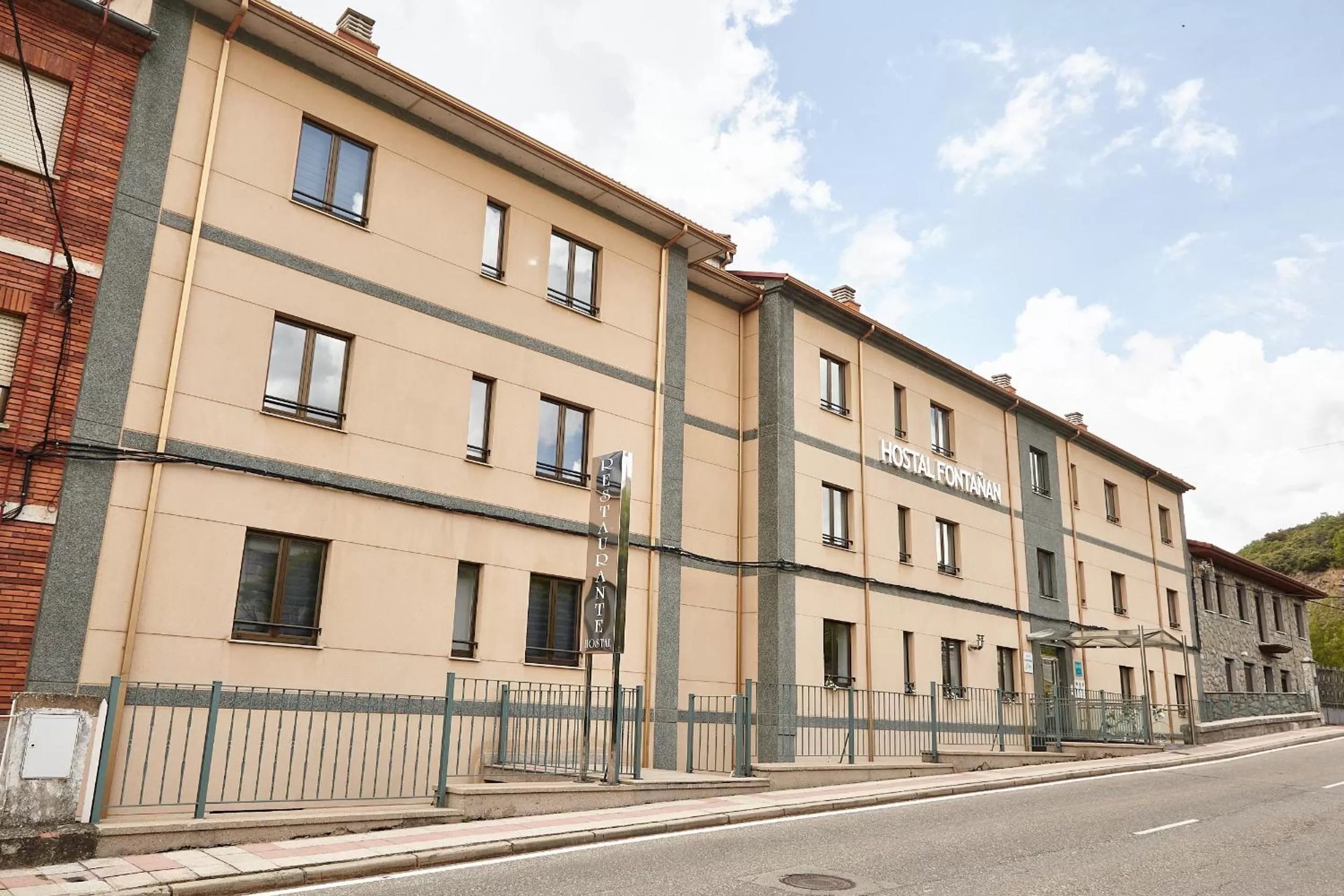 Property Building in HOSTAL FONTAÑAN