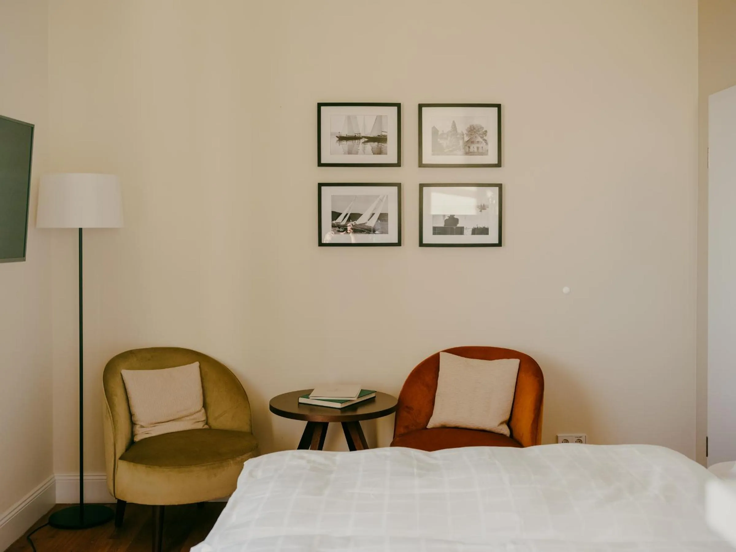 Seating area, Bed in Bad Hotel Überlingen