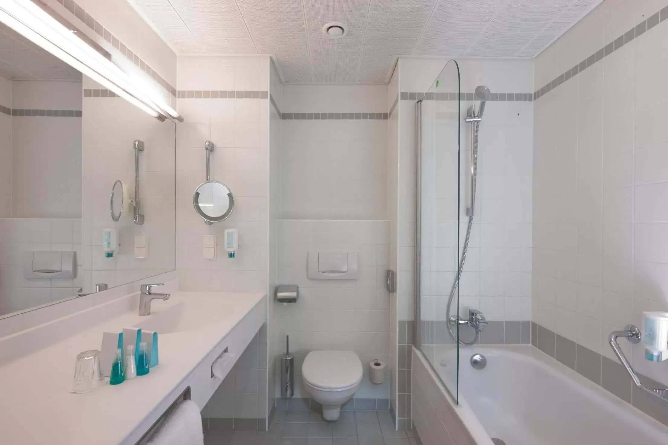 Shower, Bathroom in Austria Trend Hotel Europa Salzburg