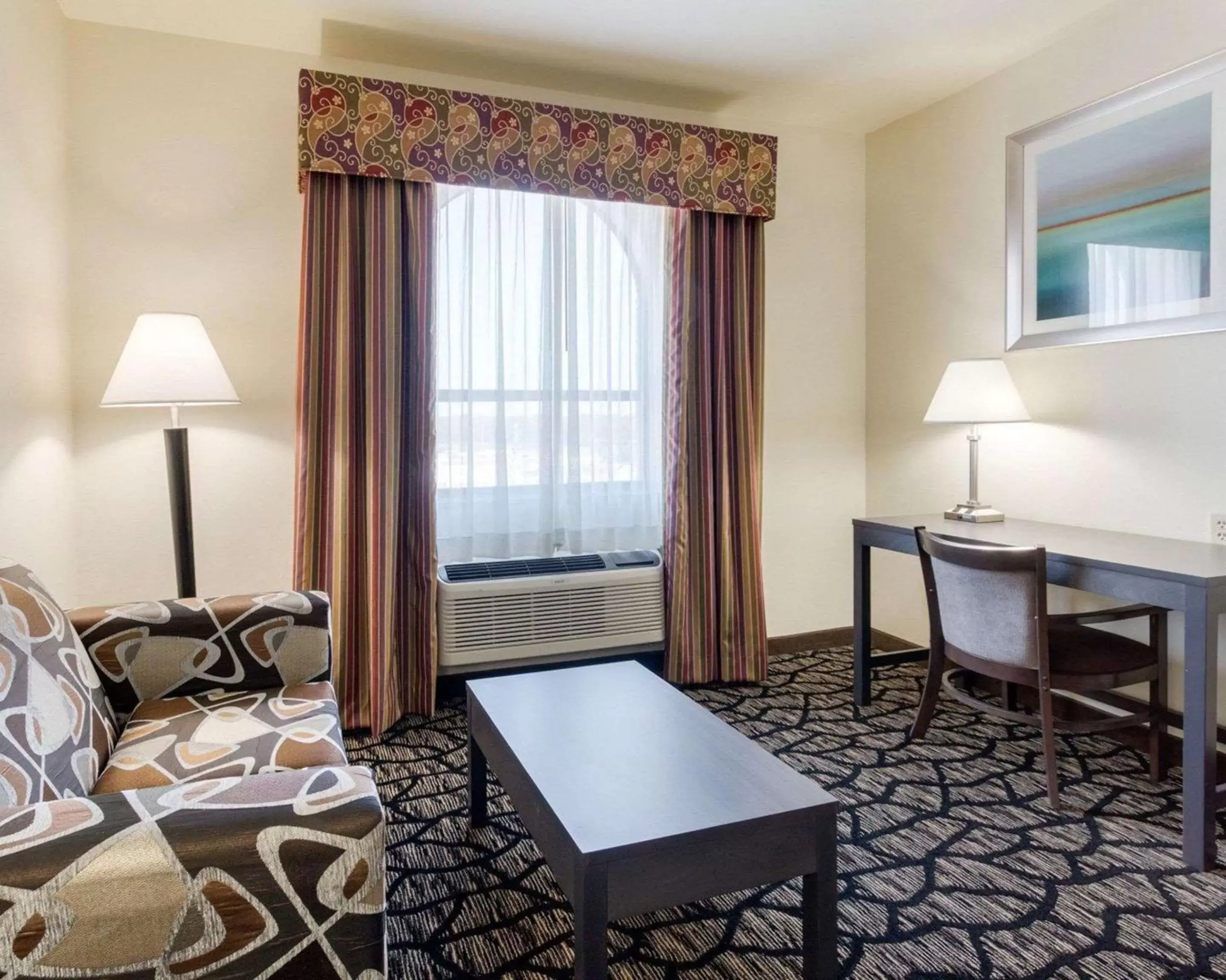 Photo of the whole room, Seating Area in Quality Inn Buffalo