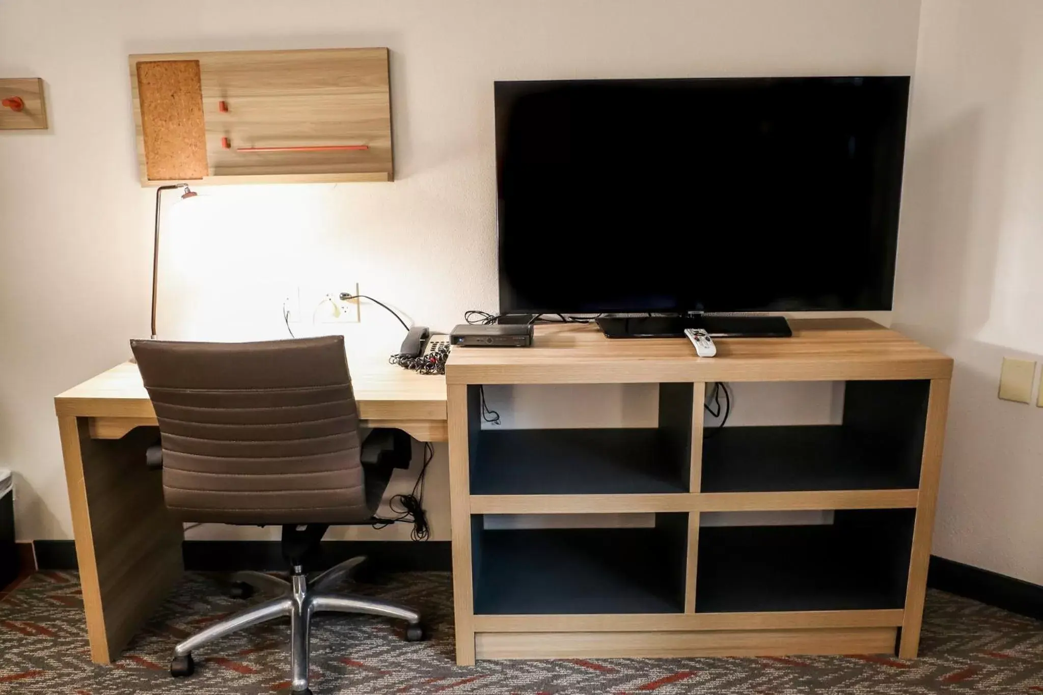 Photo of the whole room, TV/Entertainment Center in Candlewood Suites Richmond Airport, an IHG Hotel