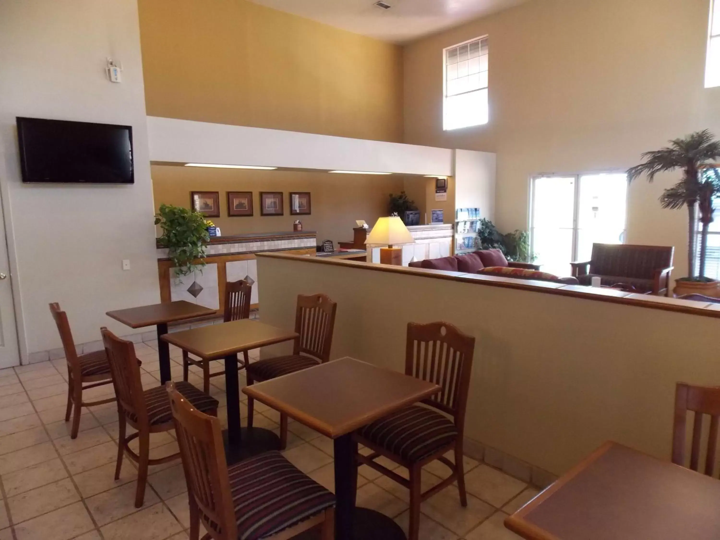 Lobby or reception in Best Western Executive Inn