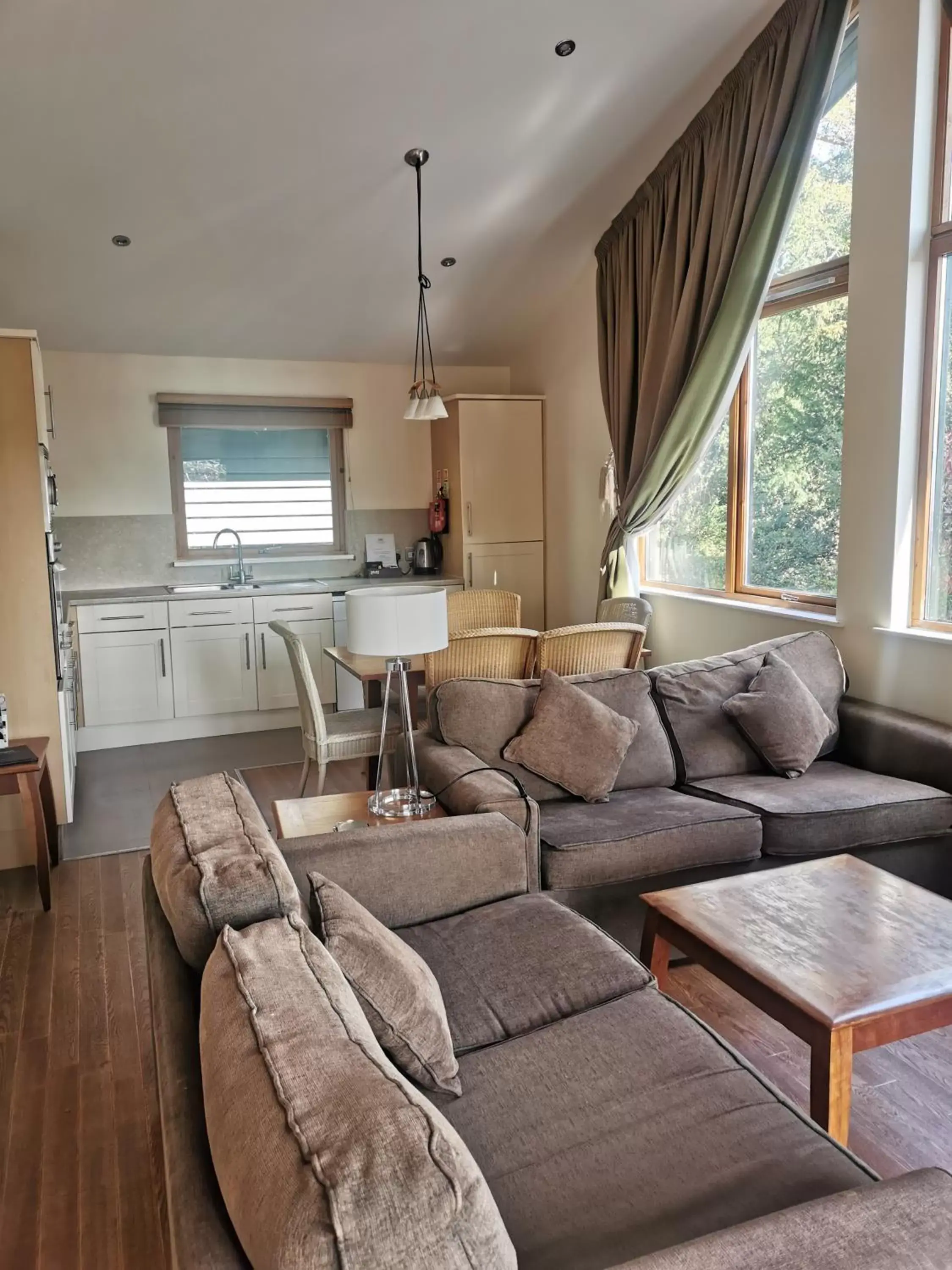 Kitchen or kitchenette, Seating Area in Broome Park Hotel