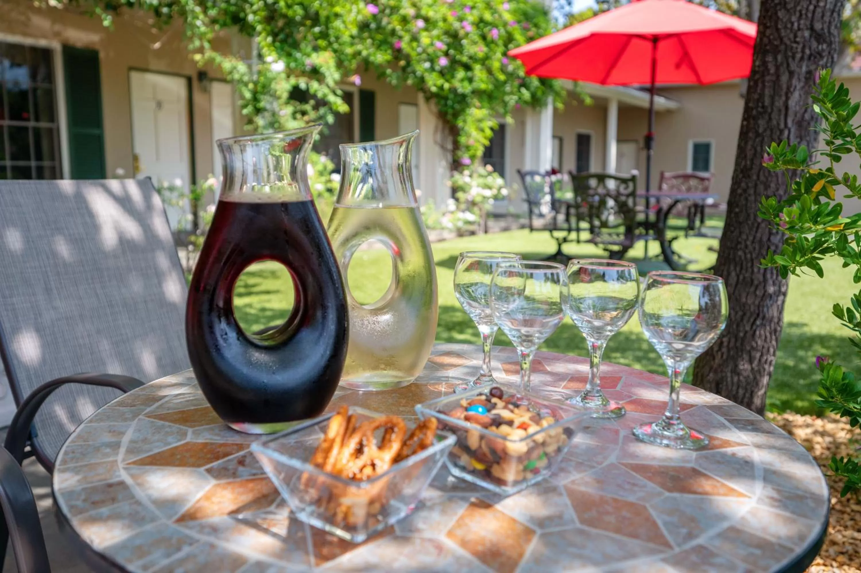 Food and drinks in Lavender Inn by the Sea