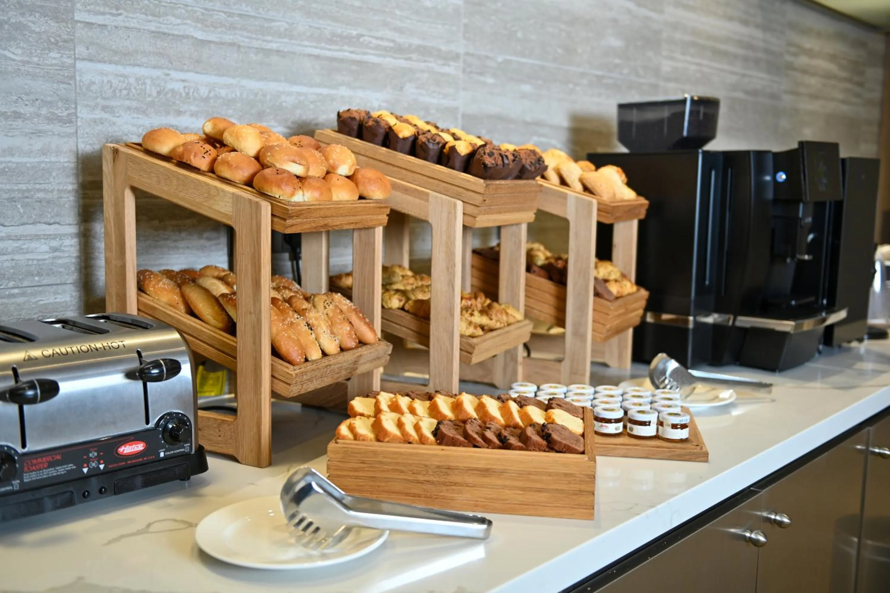 Buffet breakfast in Comfort Hotel Jeddah King Road