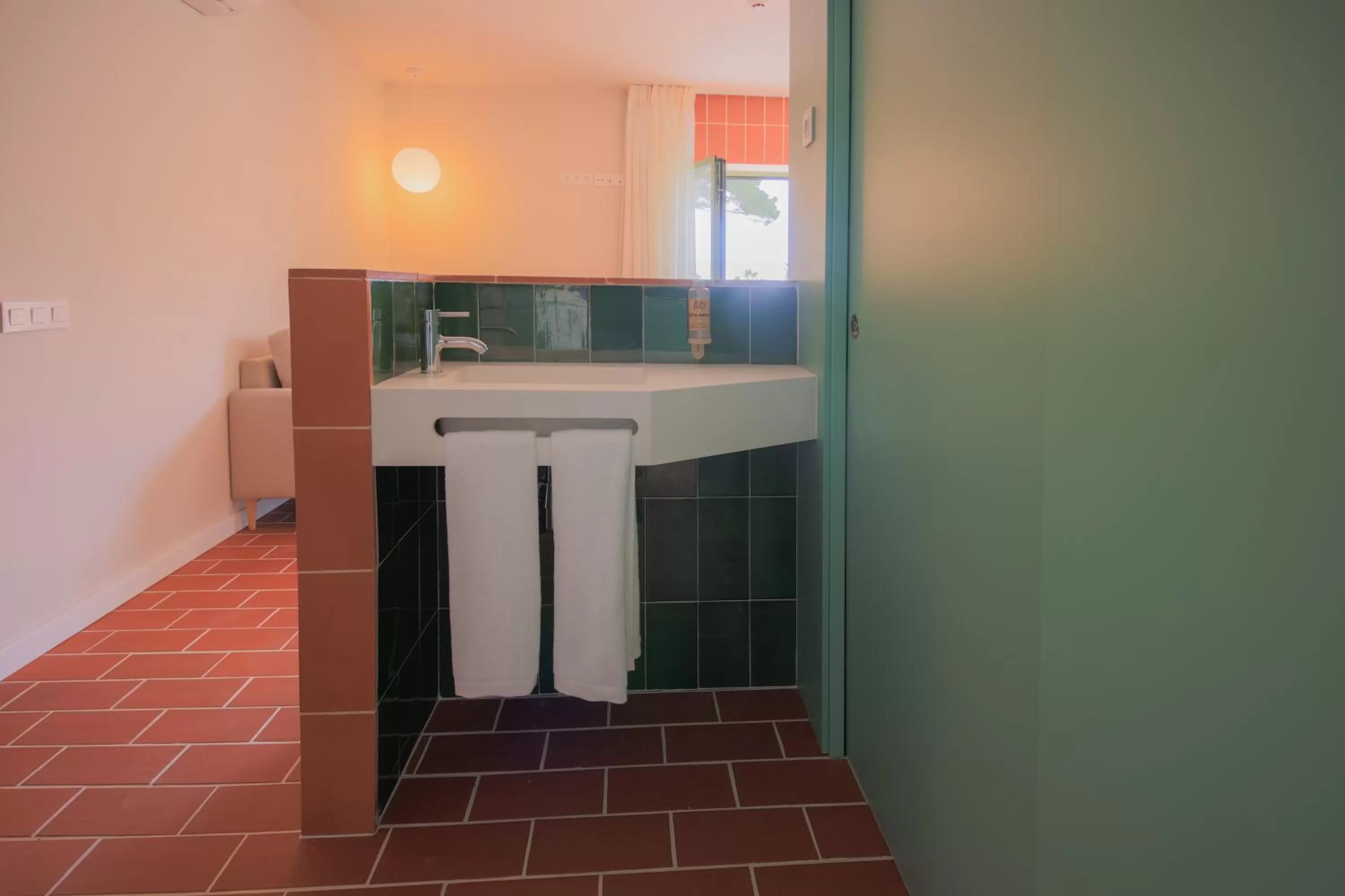 Bathroom, Kitchen/Kitchenette in Terra Aurea Aparthotel