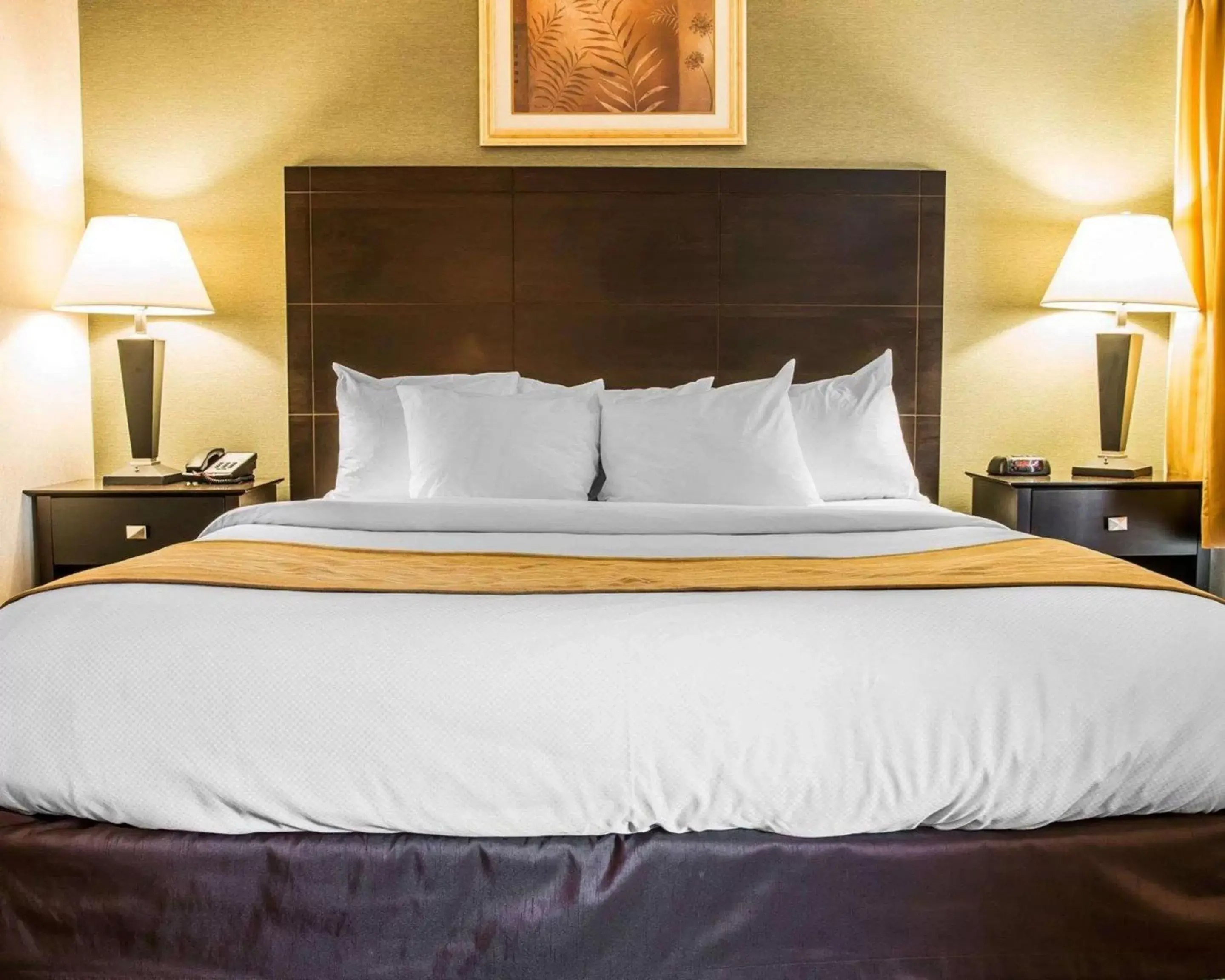 Deluxe King Suite with Two Queen Beds- Non-Smoking in Comfort Inn Whitehall near Michigan's Adventure Deluxe King Suite with Two Queen Beds- Non-Smoking in Comfort Inn Whitehall near Michigan's Adventure