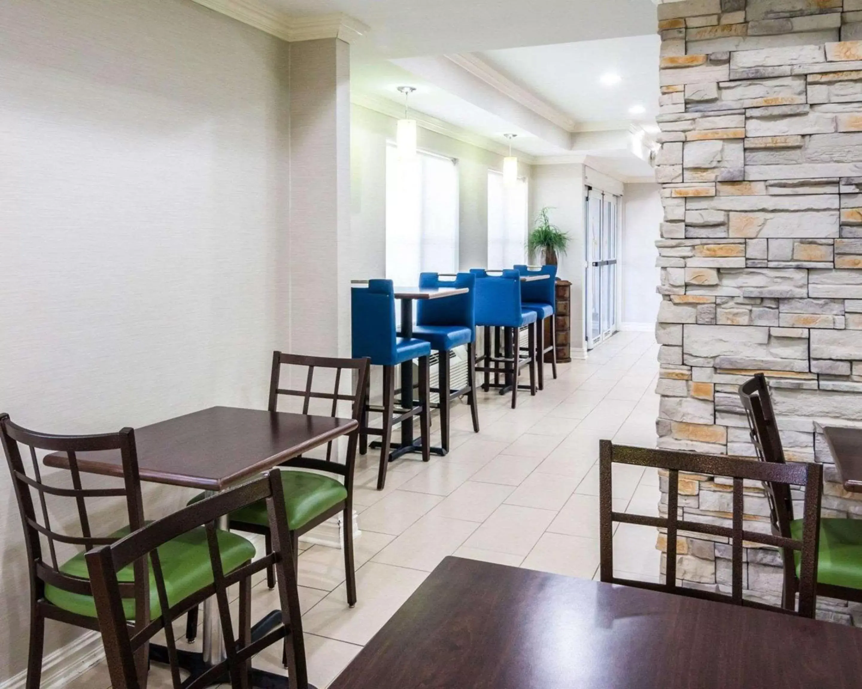 Restaurant/Places to Eat in Quality Inn & Suites West Monroe