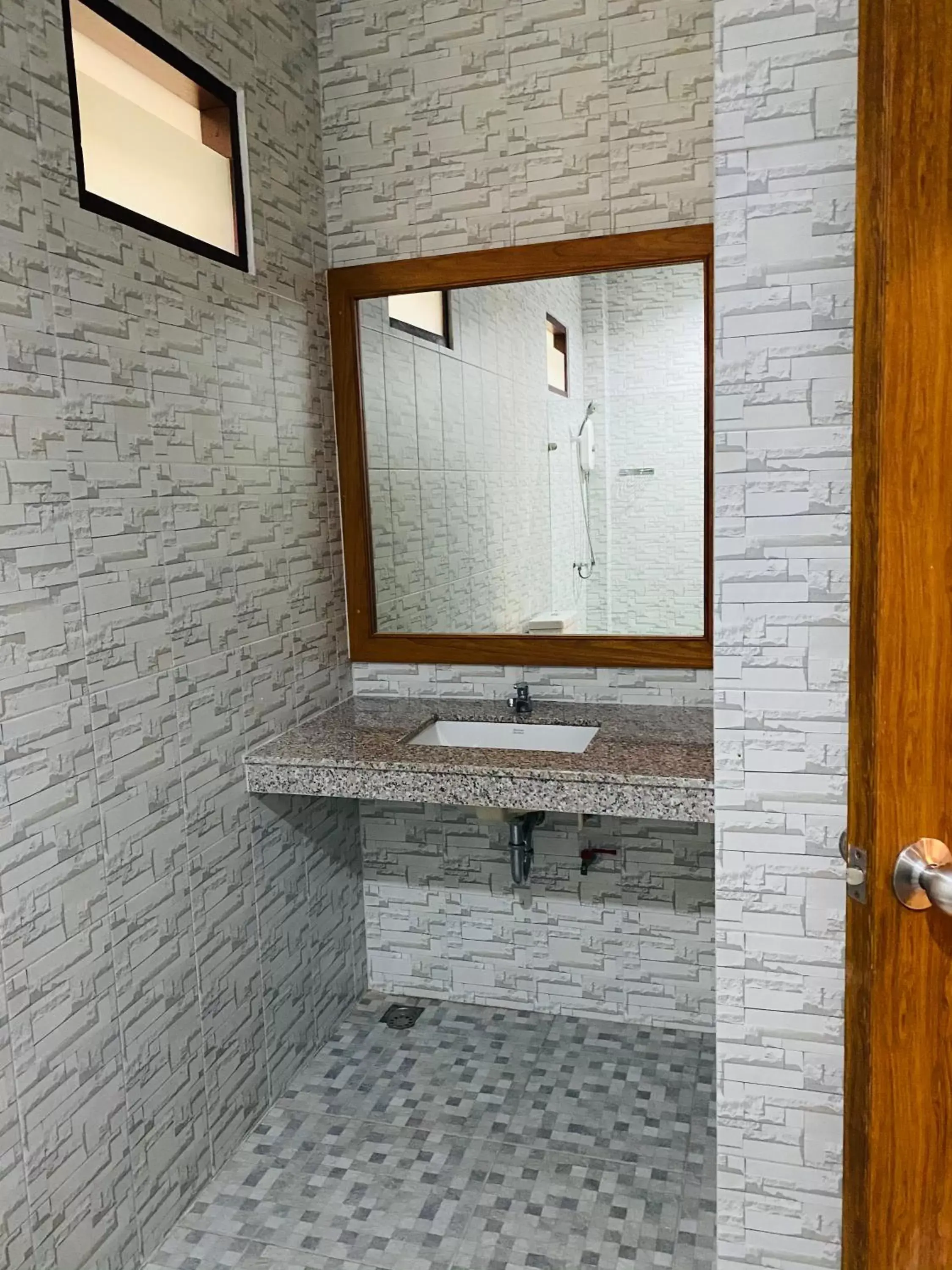 Bathroom in Kaibae Hut Resort Bathroom in Kaibae Hut Resort