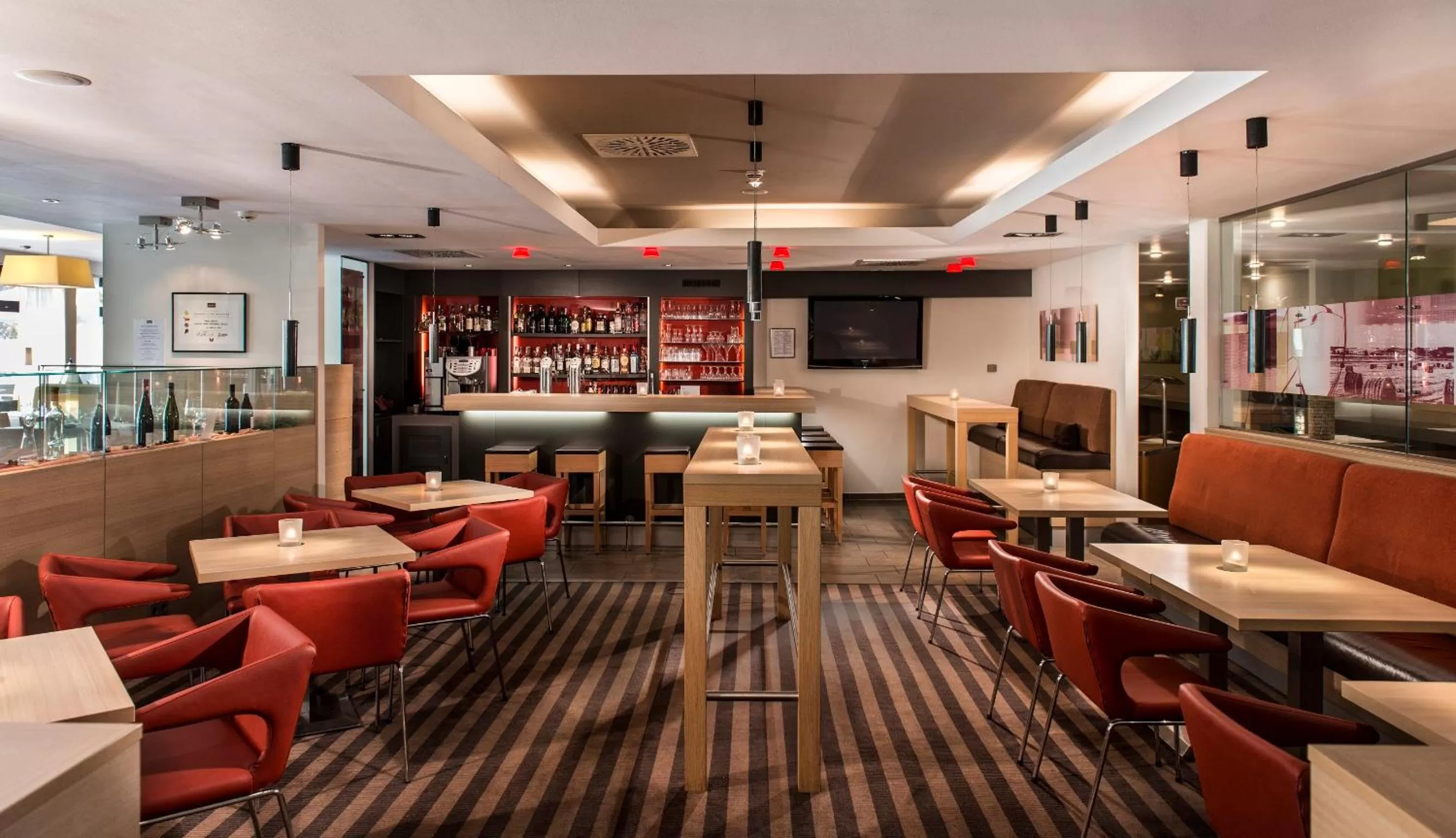 Restaurant/places to eat, Lounge/Bar in Mercure Düsseldorf Airport