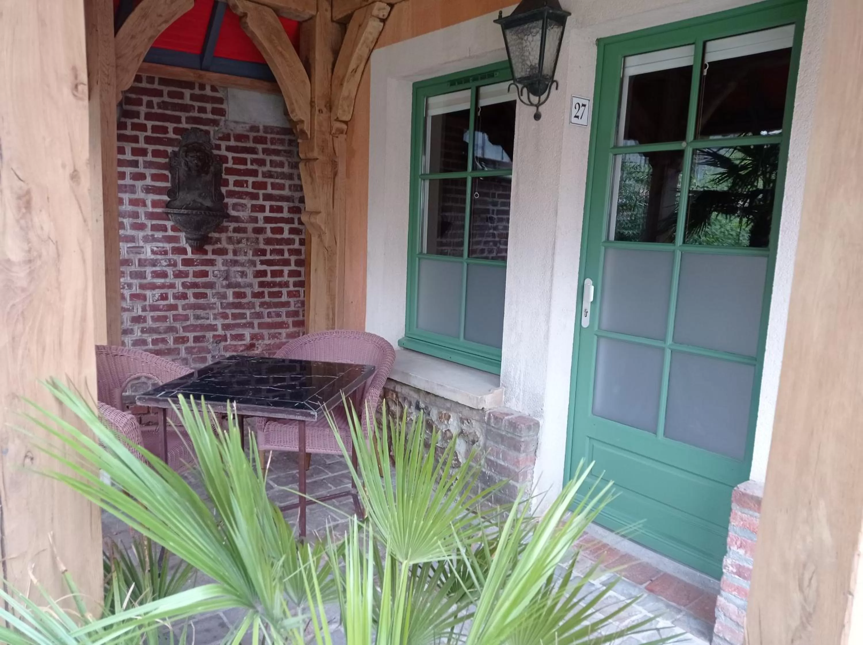 Patio in Hotel et Spa Le Lion d'Or