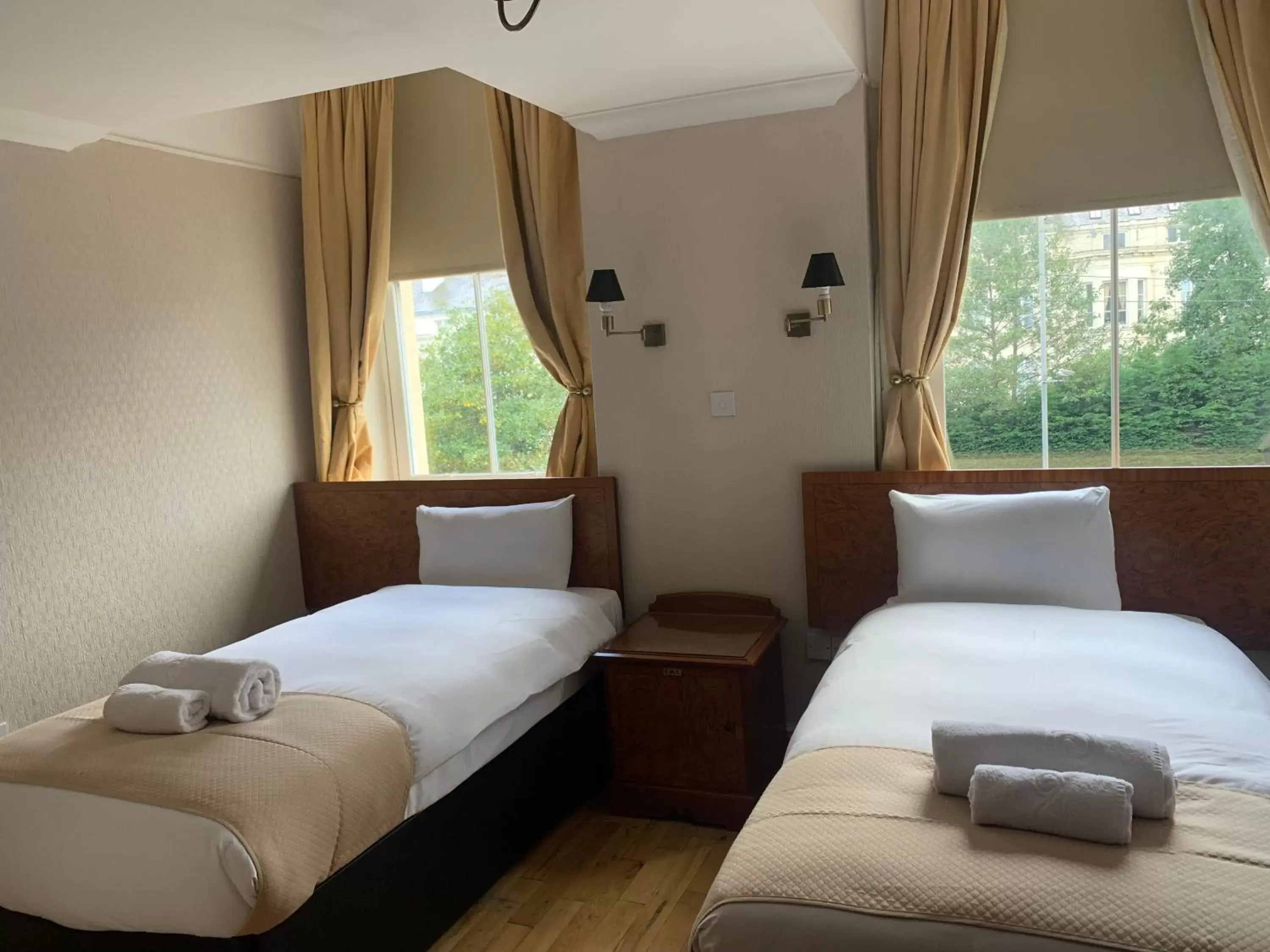 Bedroom, Bed in Beech Mount Hotel
