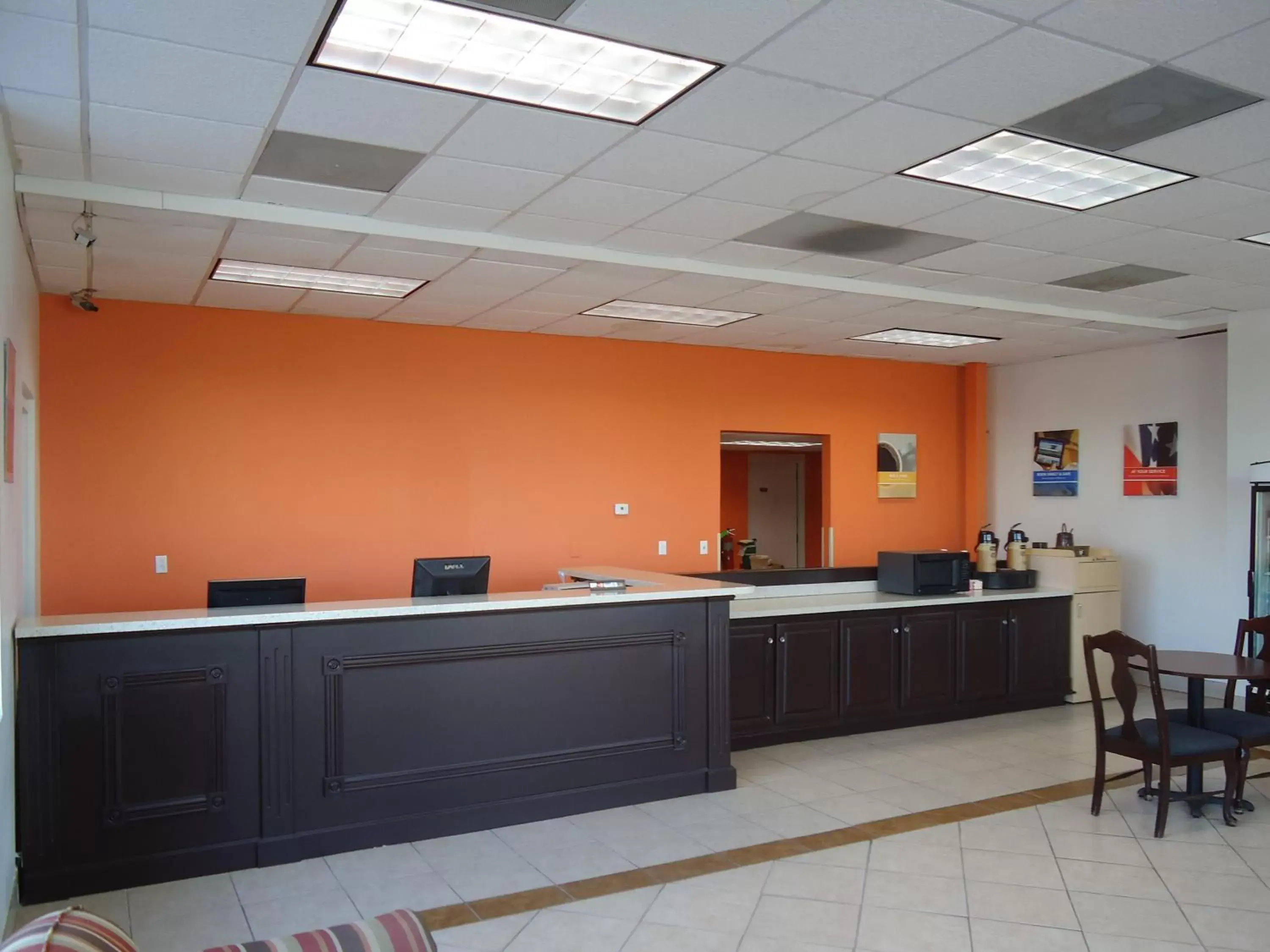 Lobby or reception, Kitchen/Kitchenette in Motel 6-Clarksville, TN