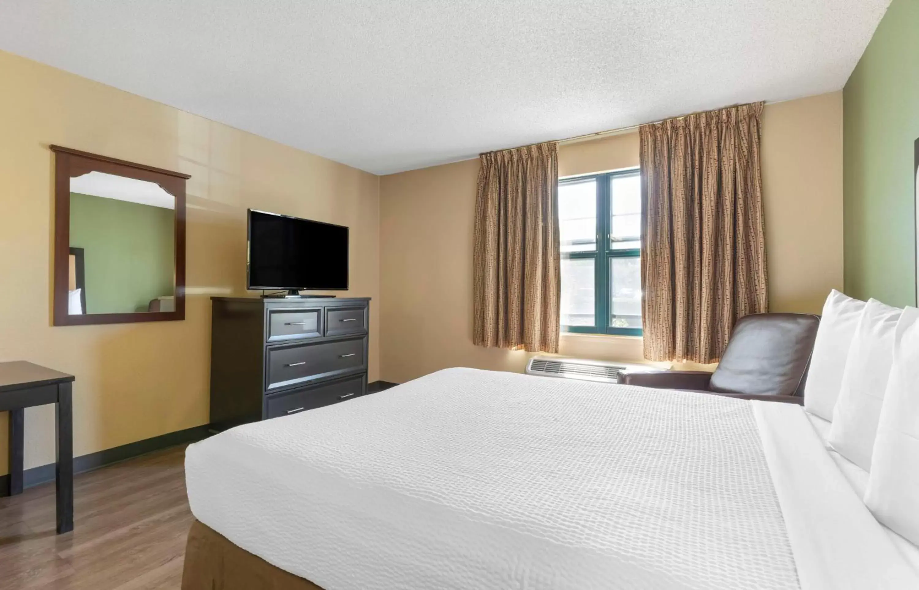 Bedroom, Bed in Extended Stay America Suites - Stockton - Tracy