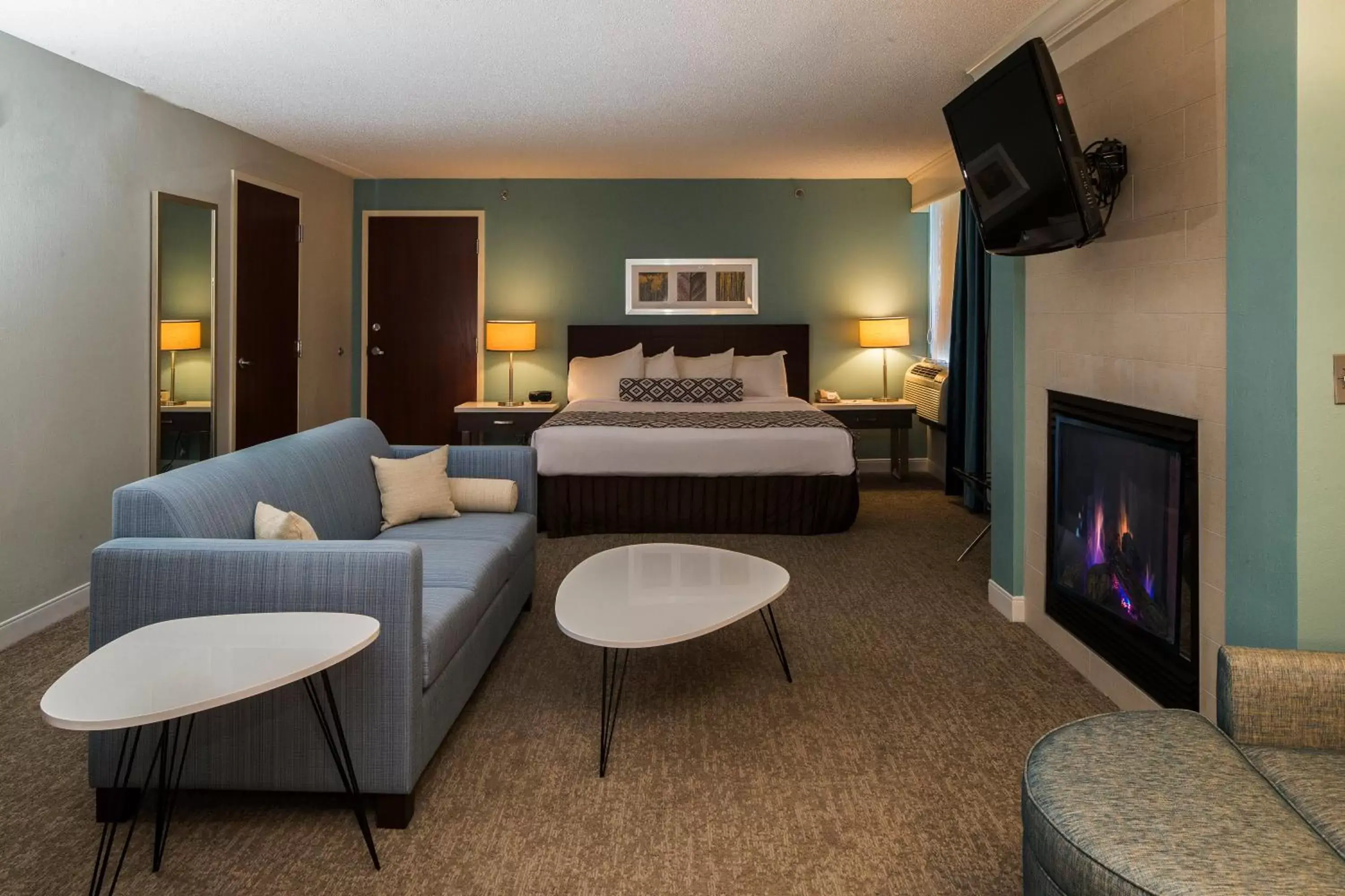 Photo of the whole room in Crowne Plaza Hotel and Suites Pittsburgh South, an IHG Hotel