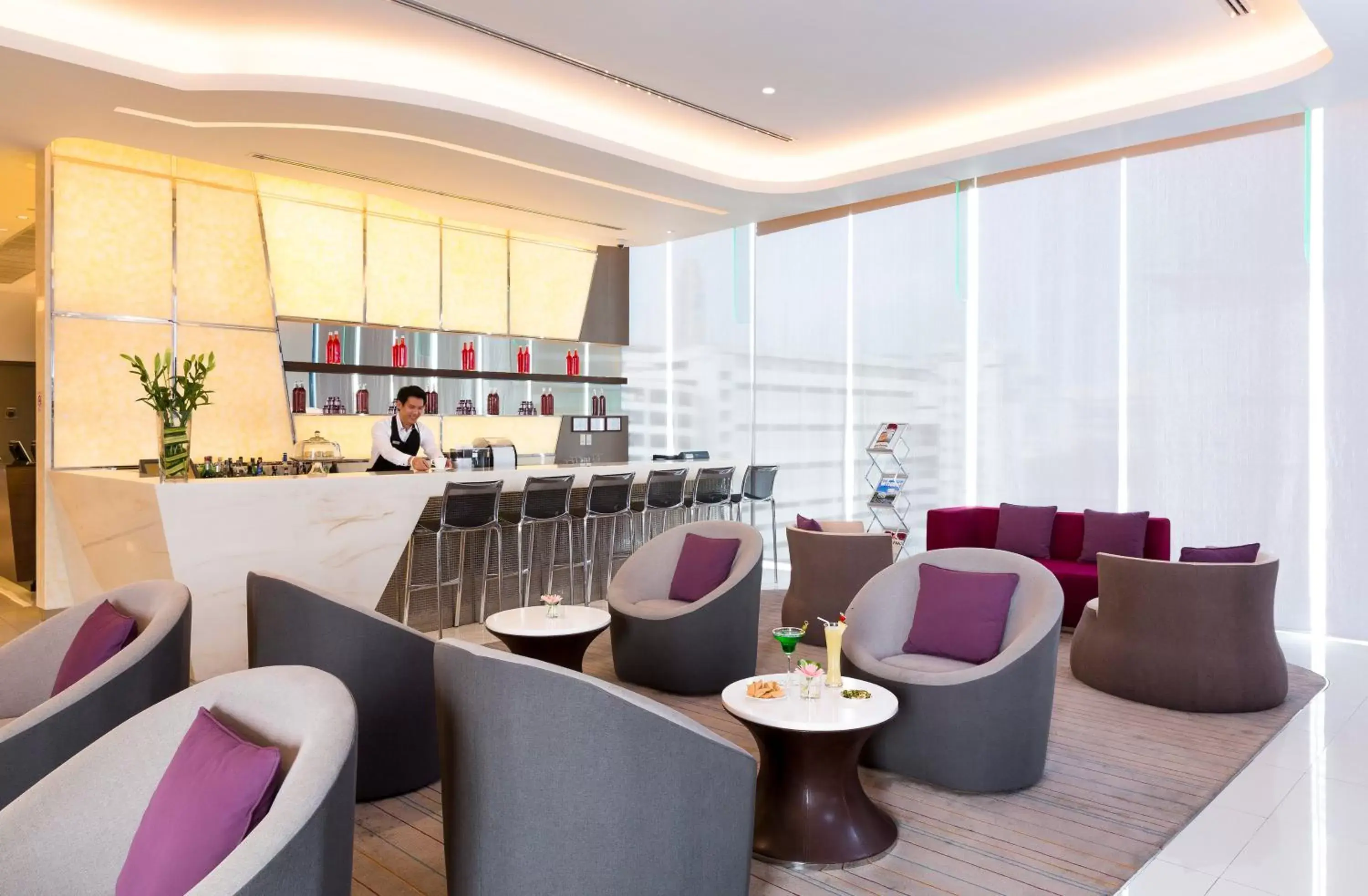Lounge or bar, Restaurant/Places to Eat in Mercure Bangkok Siam