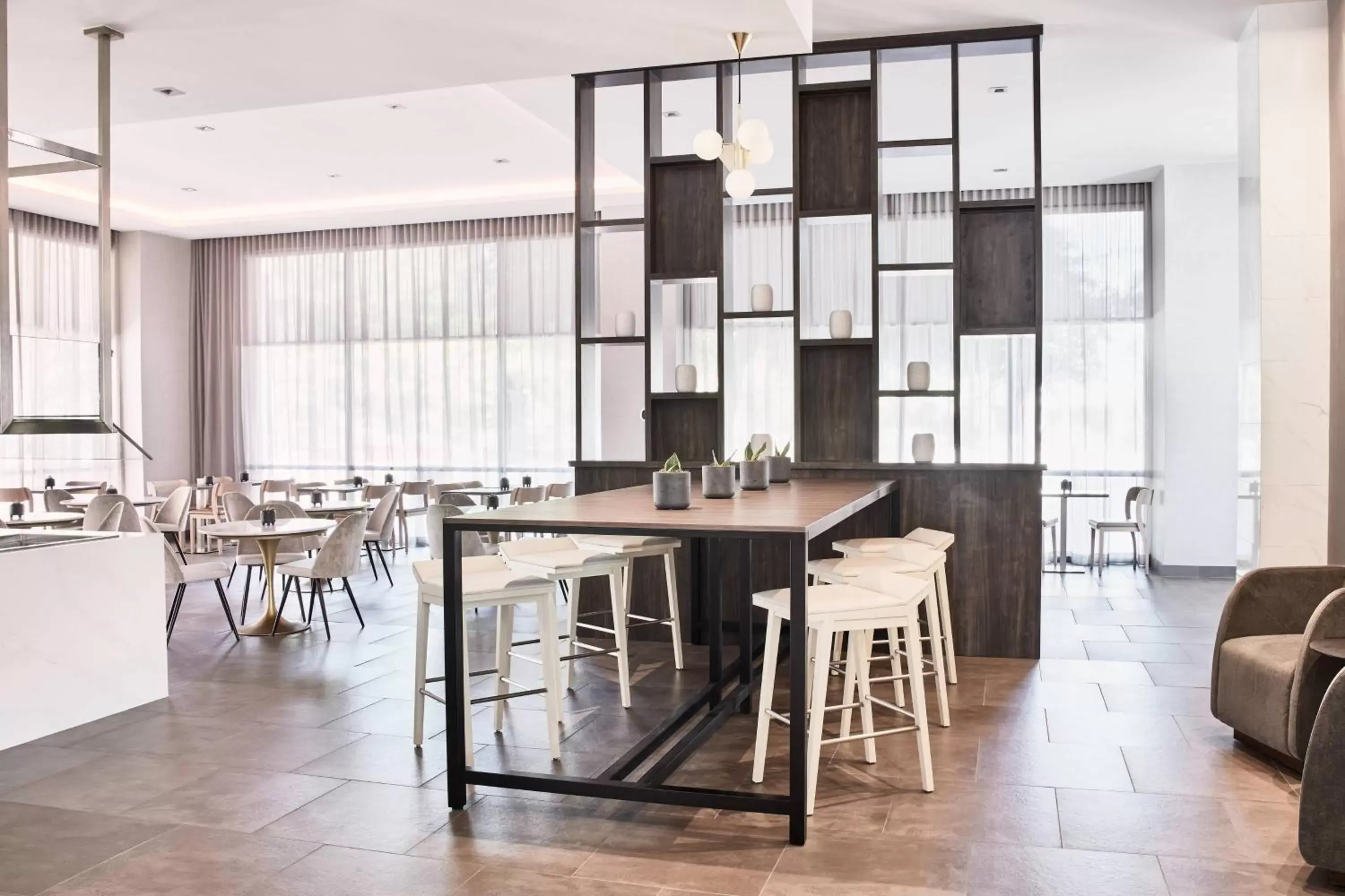 Kitchen or kitchenette, Restaurant/Places to Eat in AC Hotel by Marriott Columbus Downtown