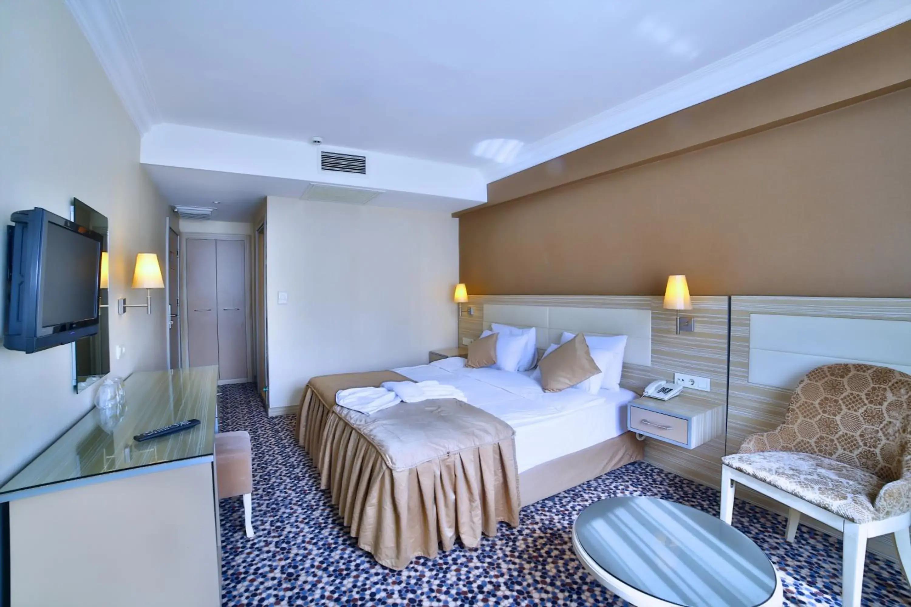 Photo of the whole room, Bed in Grand Emin Hotel