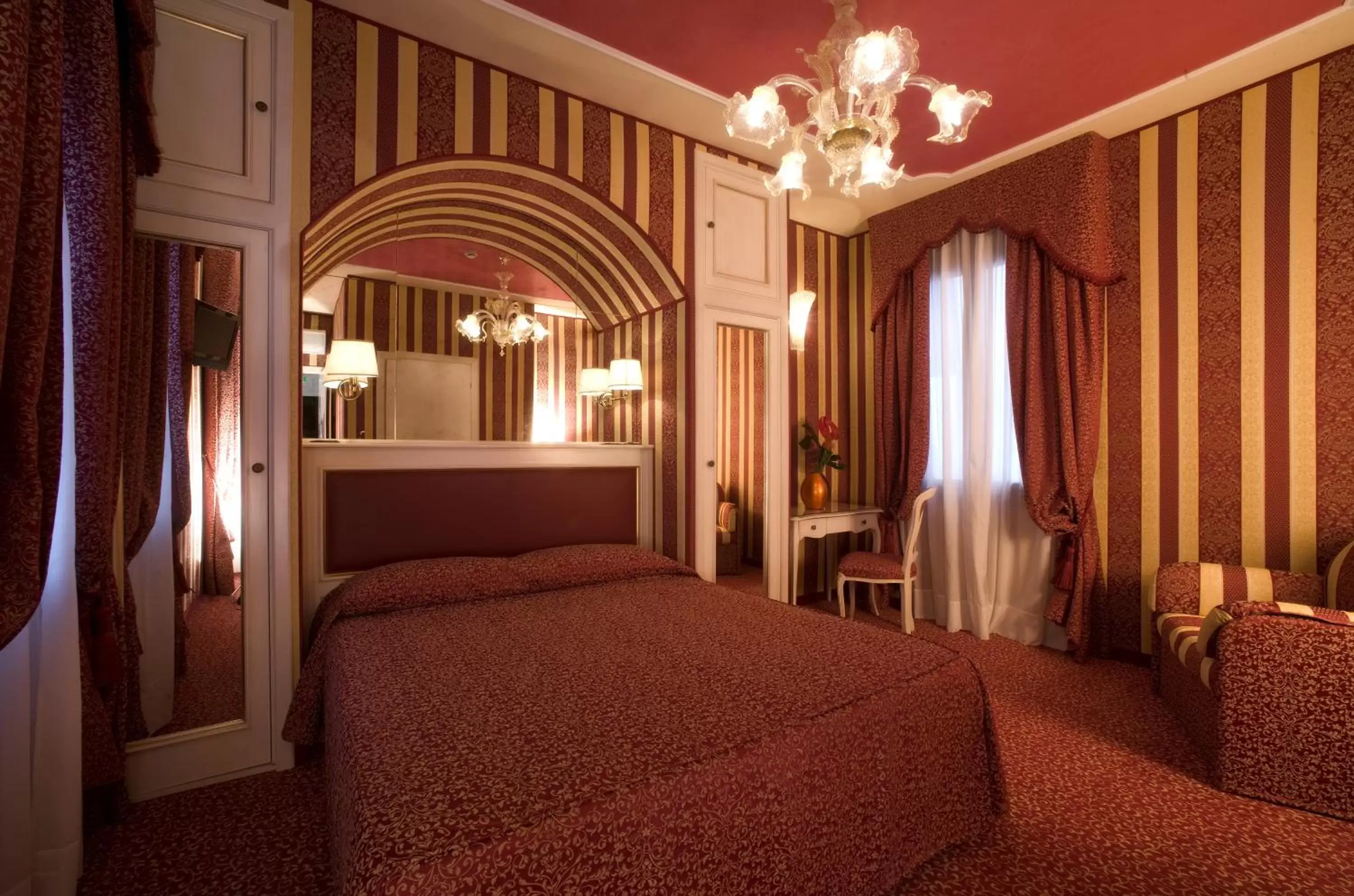 Photo of the whole room, Bed in Hotel Alcyone