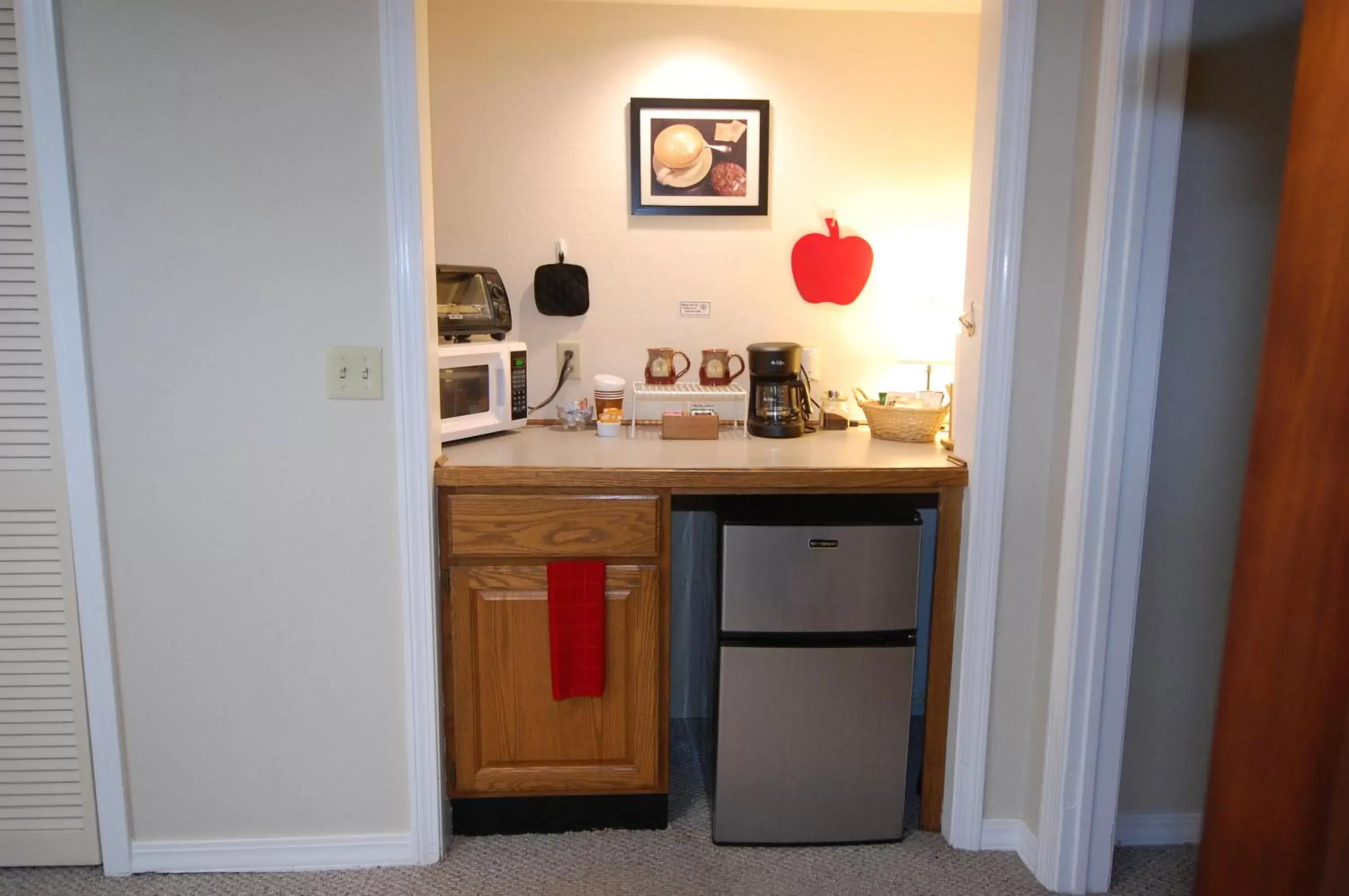 Kitchen or kitchenette, Kitchen/Kitchenette in Shaker Mill Inn