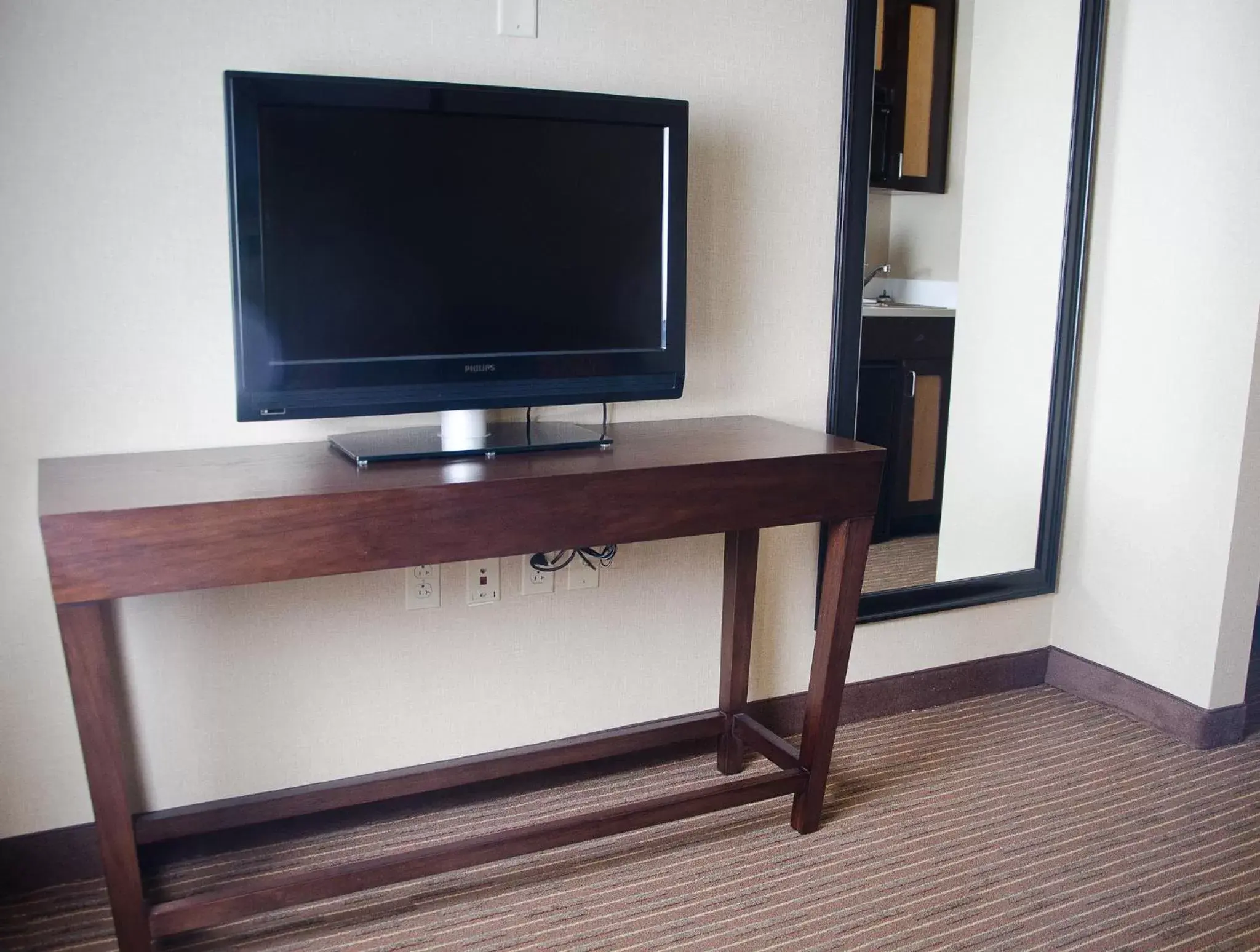 Photo of the whole room, TV/Entertainment Center in Holiday Inn Express Hotel & Suites Watertown - Thousand Islands, an IHG Hotel