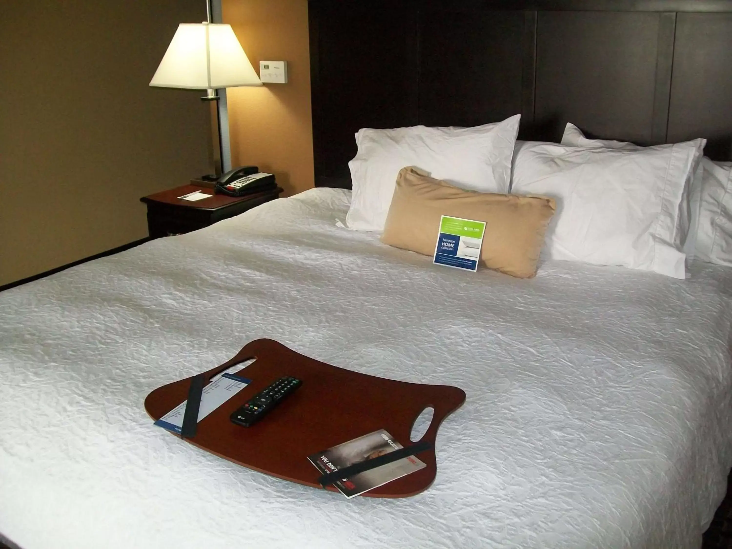 Bed in Hampton Inn & Suites Pine Bluff