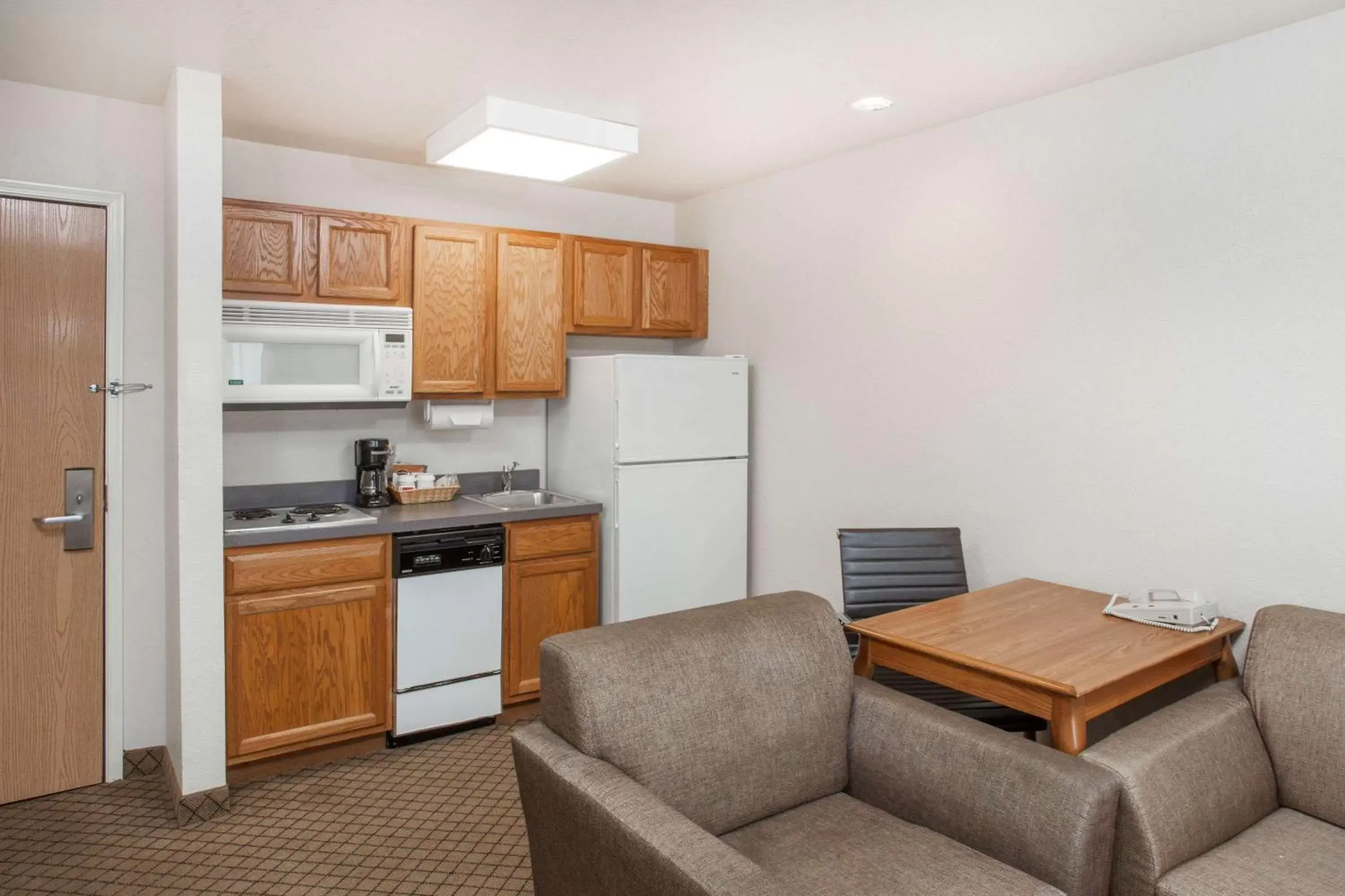 Kitchen or kitchenette, Kitchen/Kitchenette in Hawthorn Suites by Wyndham Decatur