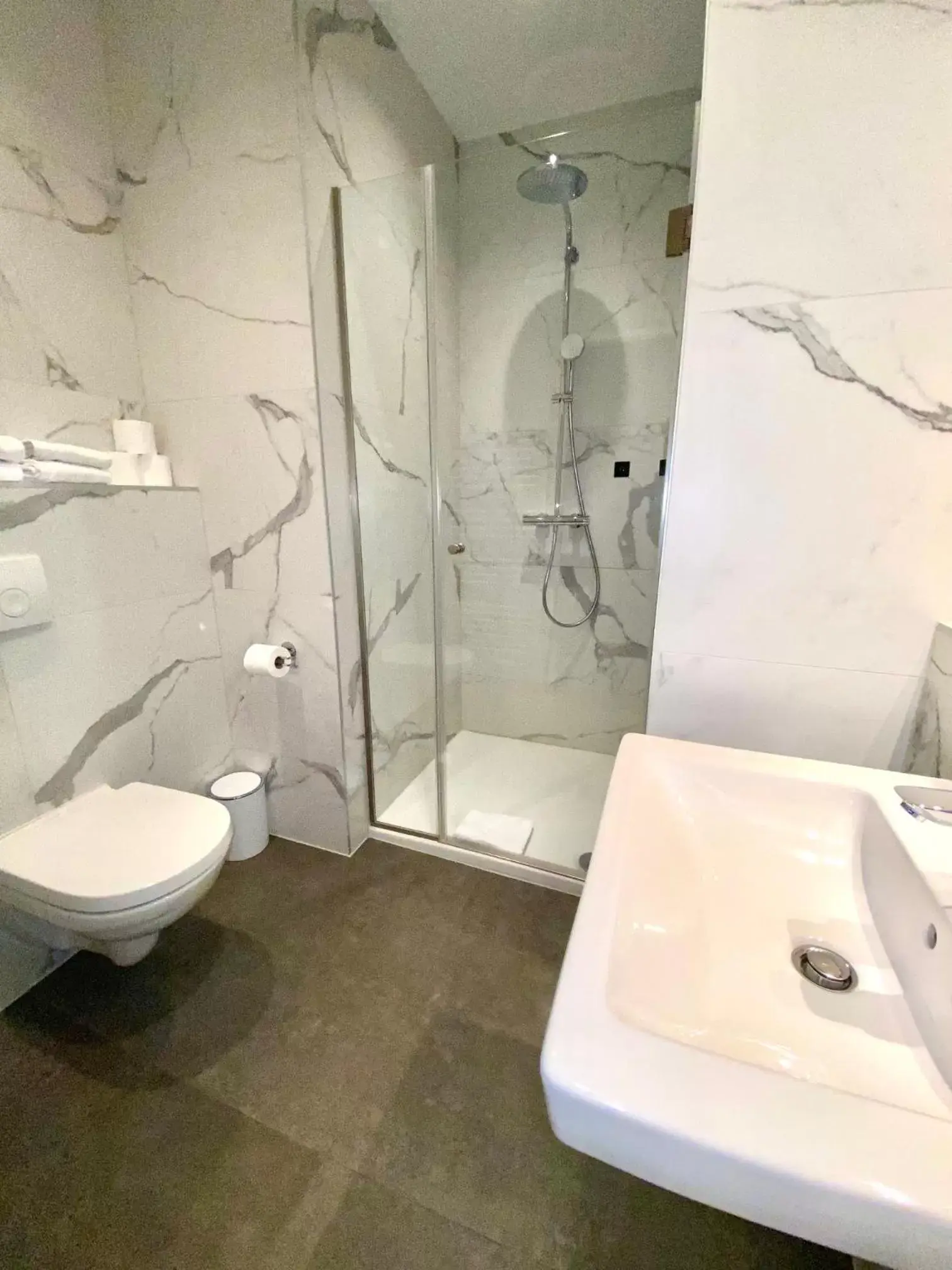 Shower, Bathroom in Hotel Marc Aurel - Newly refurbished
