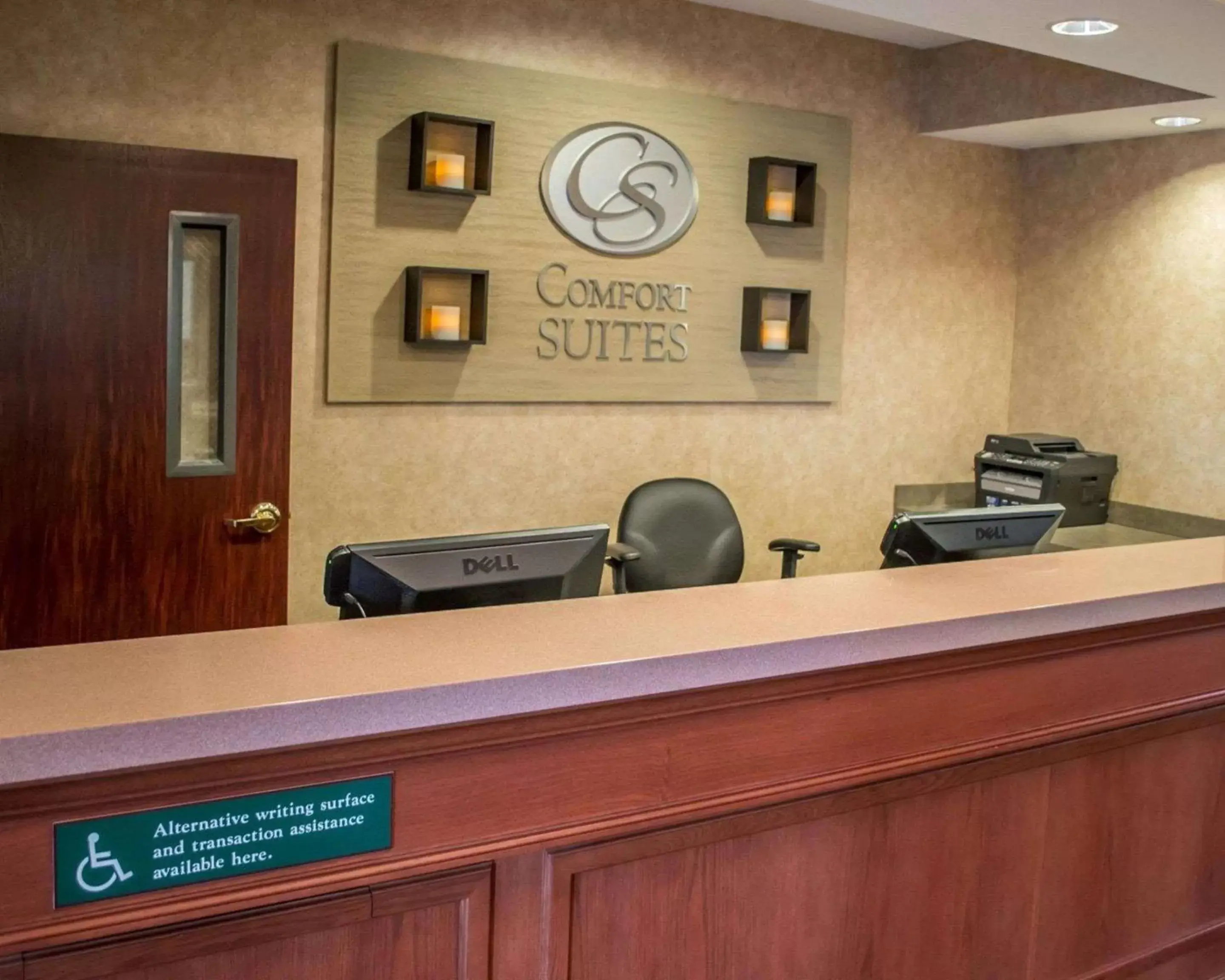 Lobby or reception in Comfort Suites Portland Southwest Lobby or reception in Comfort Suites Portland Southwest