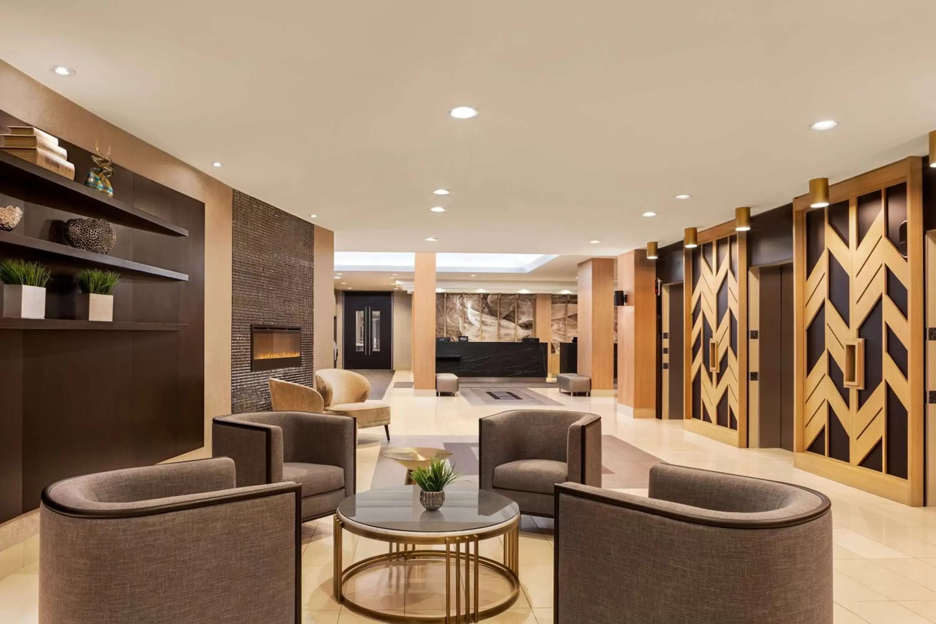 Lobby or reception, Lobby/Reception in Doubletree By Hilton Pointe Claire Montreal Airport West