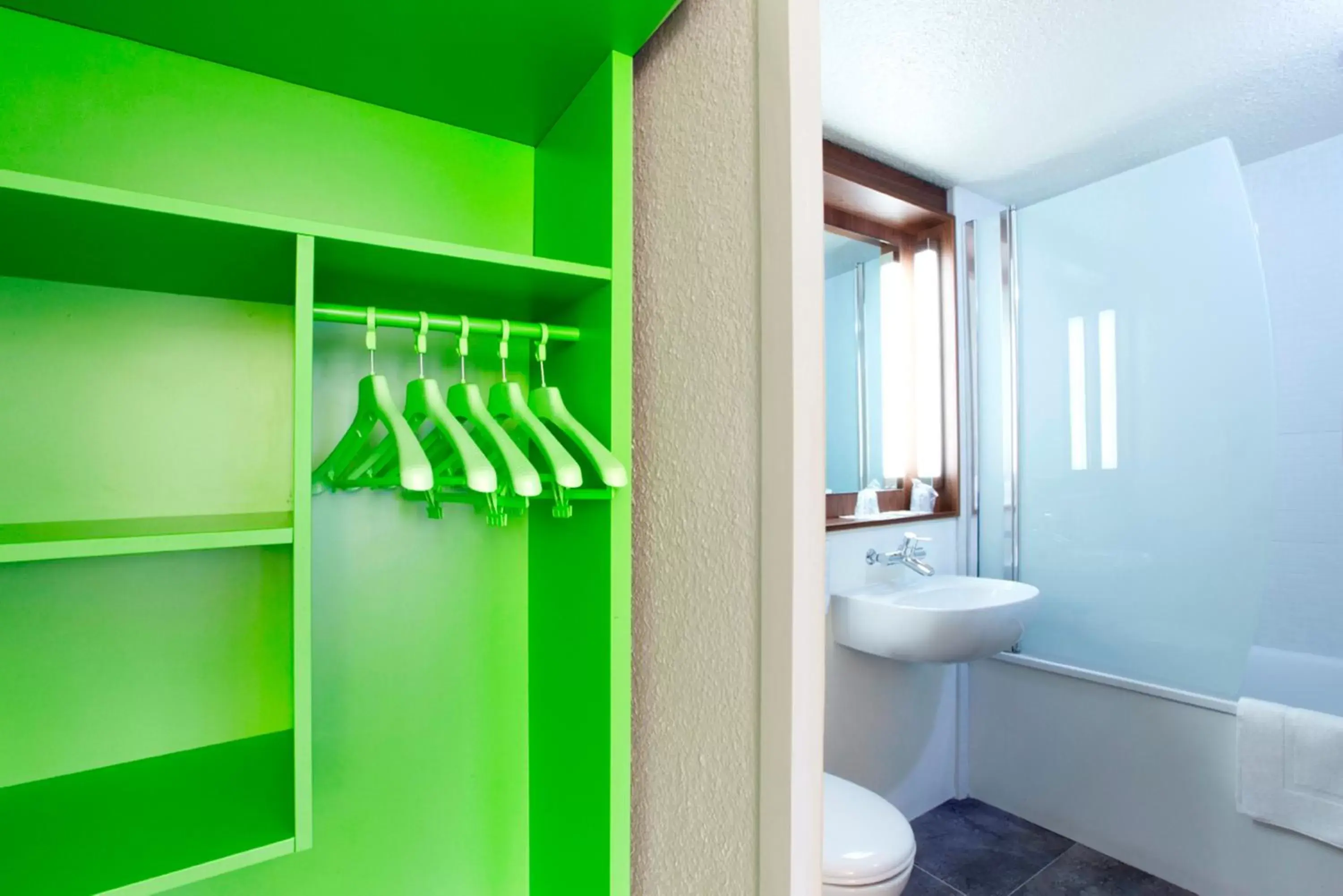 Bedroom, Bathroom in Campanile Lens