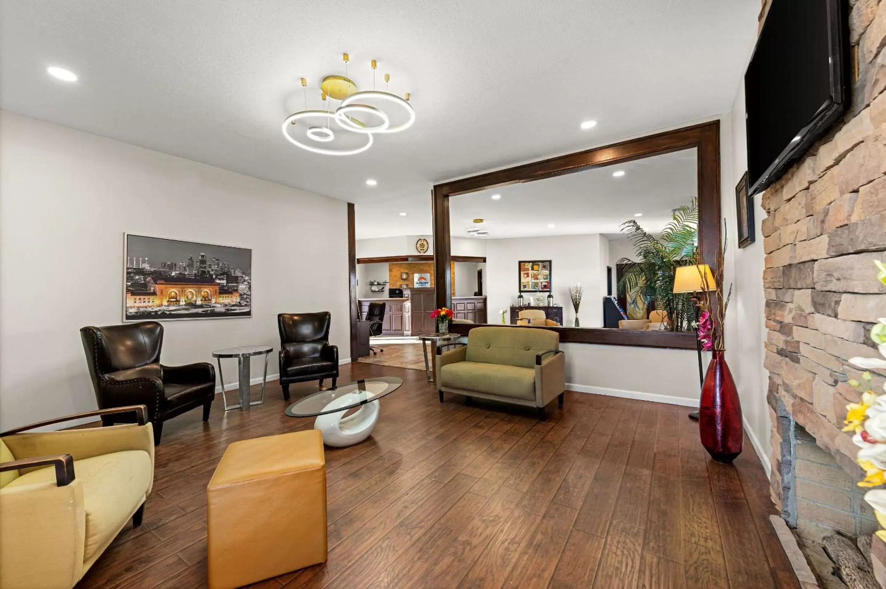 Lobby or reception in Suburban Studios Kansas City Airport North Lobby or reception in Suburban Studios Kansas City Airport North