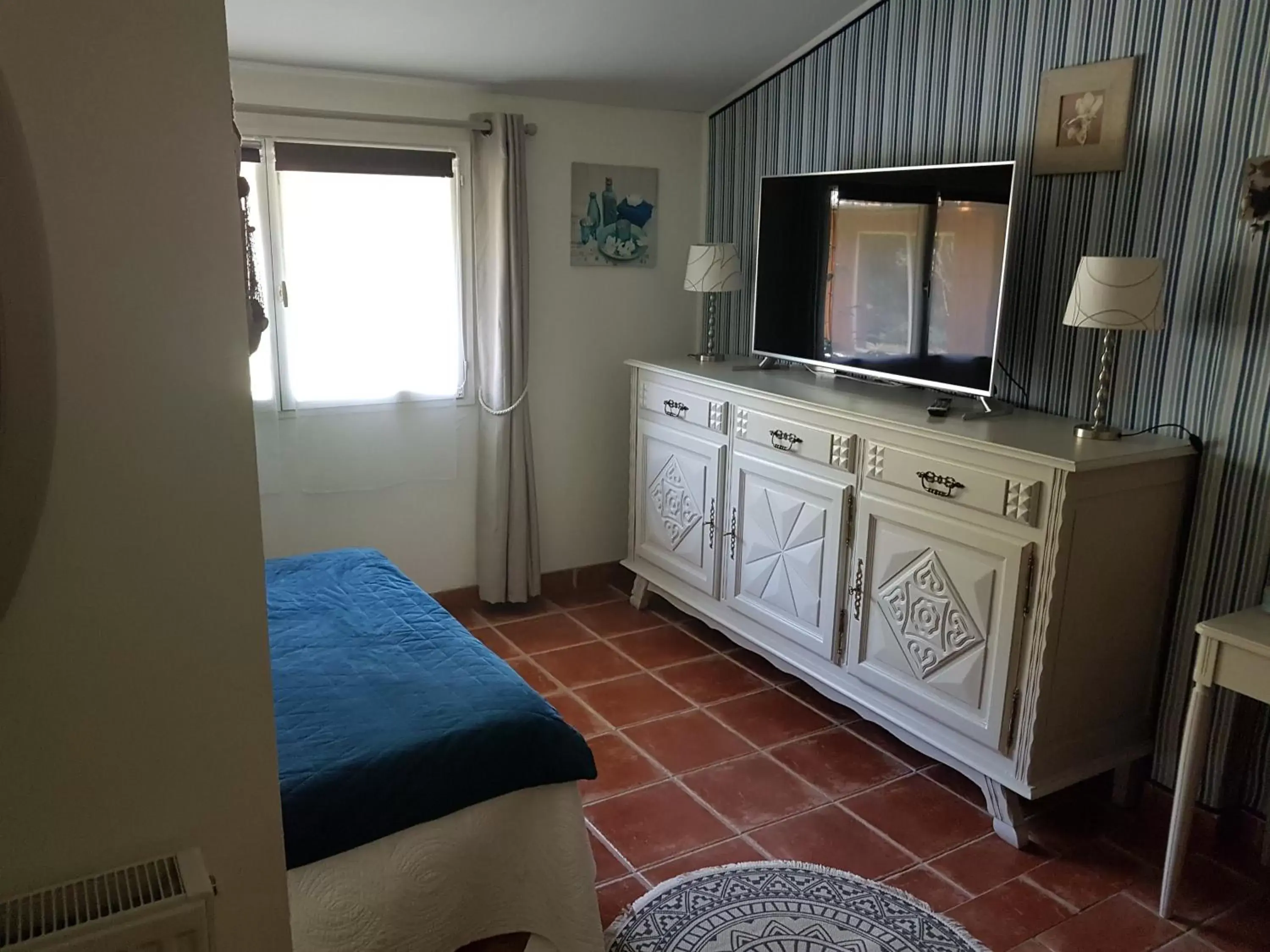 Bedroom, TV/Entertainment Center in Domaine de Sahil