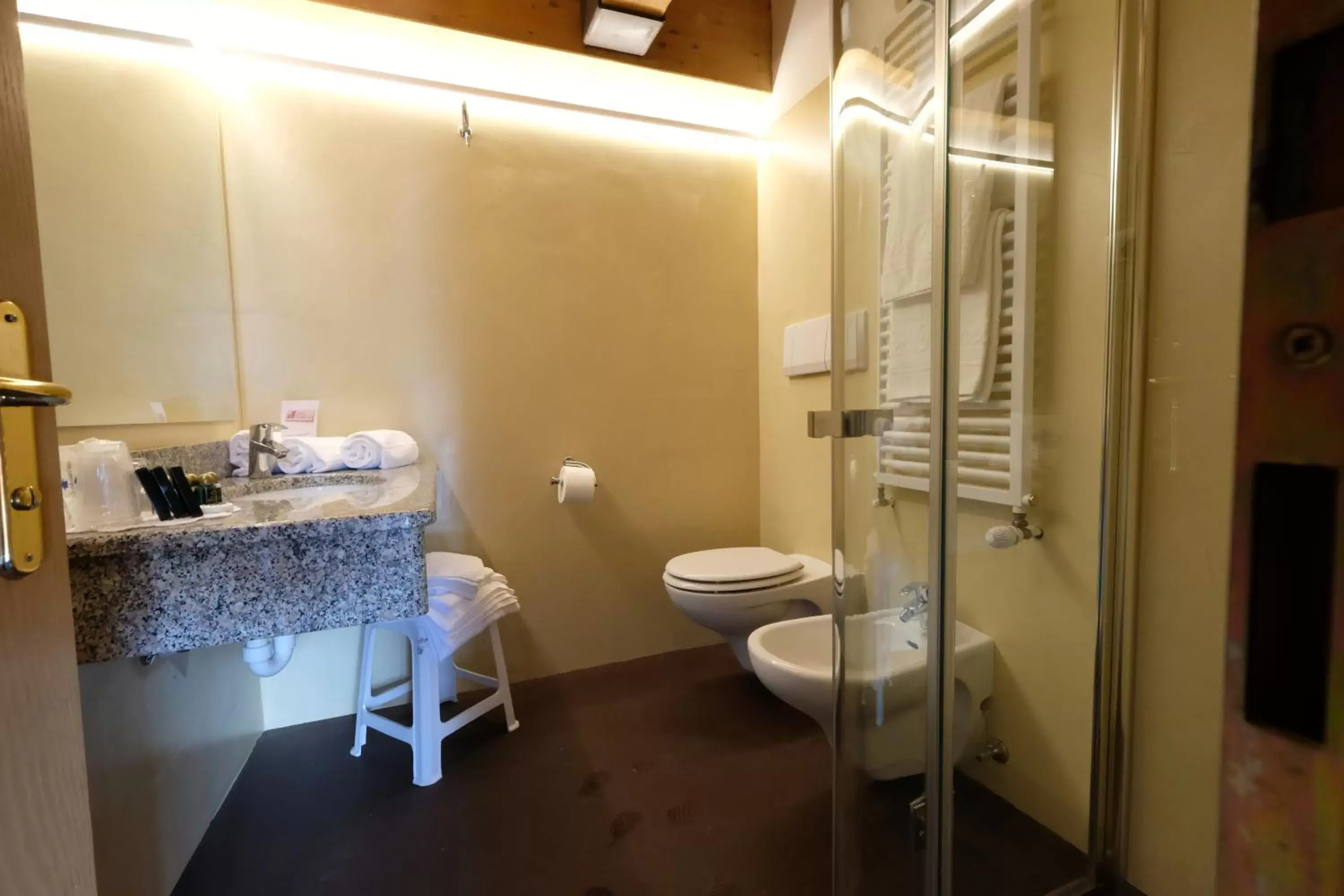 Bathroom in La Roccia Wellness Hotel
